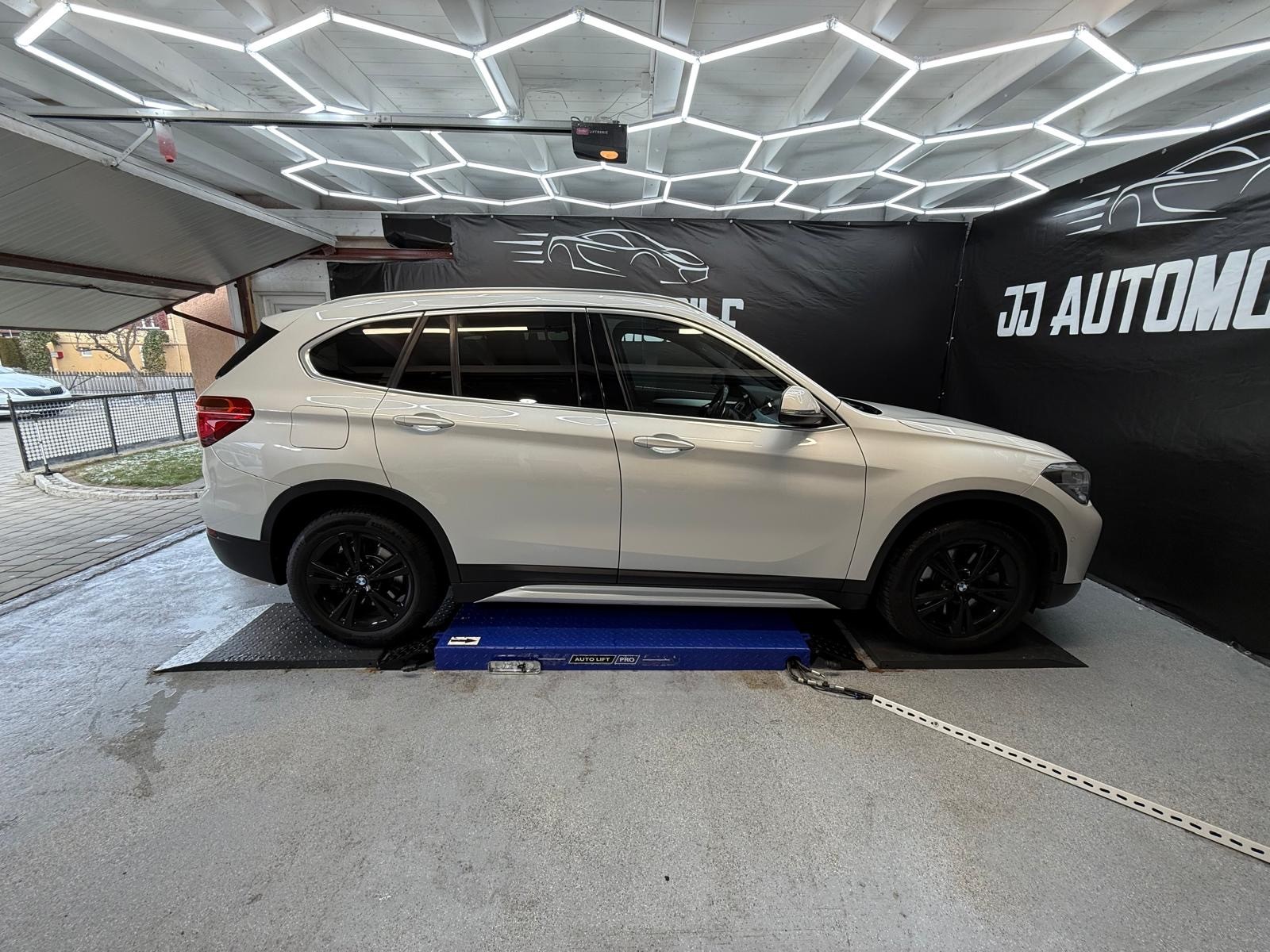 BMW X1 xDrive 20d Sport Line Steptronic-image-5