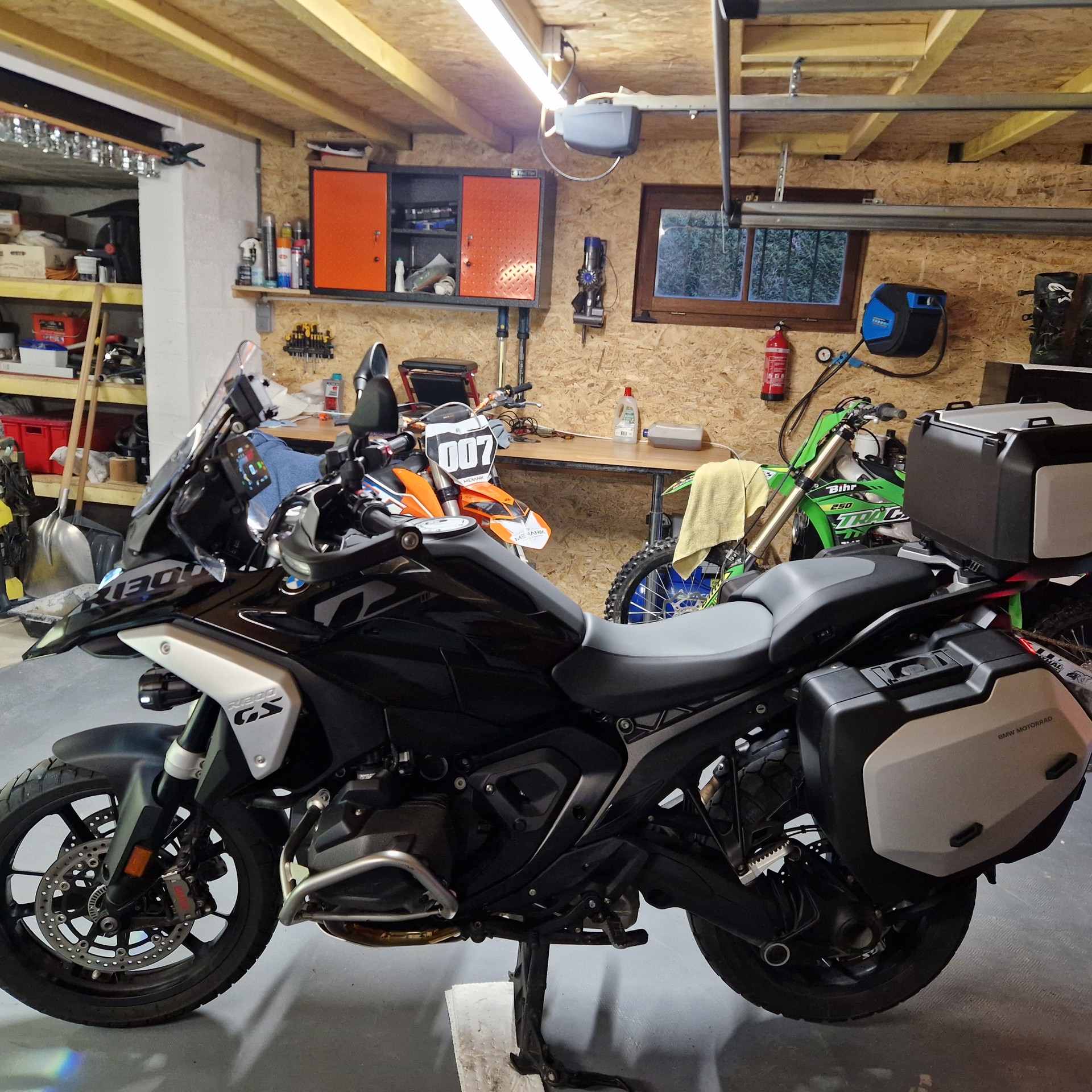 BMW R 1300 GS Triple black full options garantie 06/2028-image-1