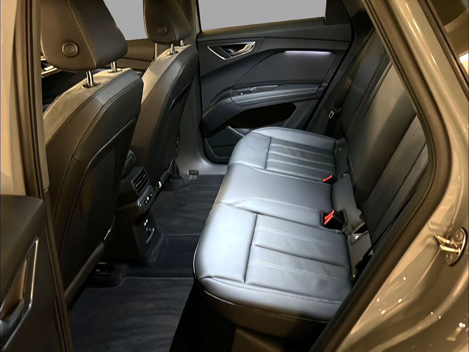 AUDI Q4 e-tron 40-image-10