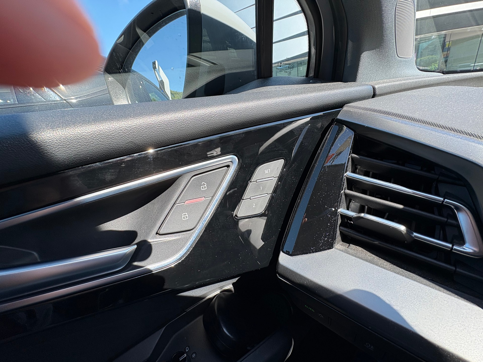 AUDI Q4 e-tron 40-image-12