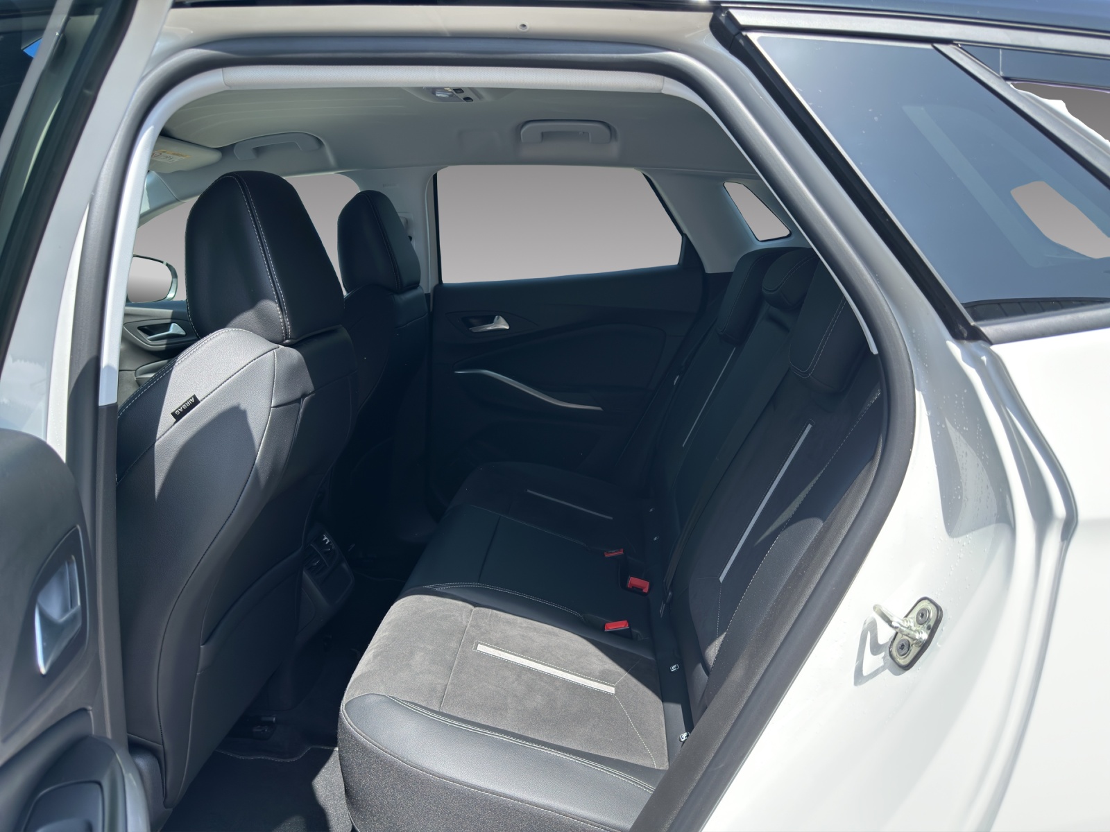 OPEL Grandland 1.6 Hybrid4 GSe Automatik-image-10