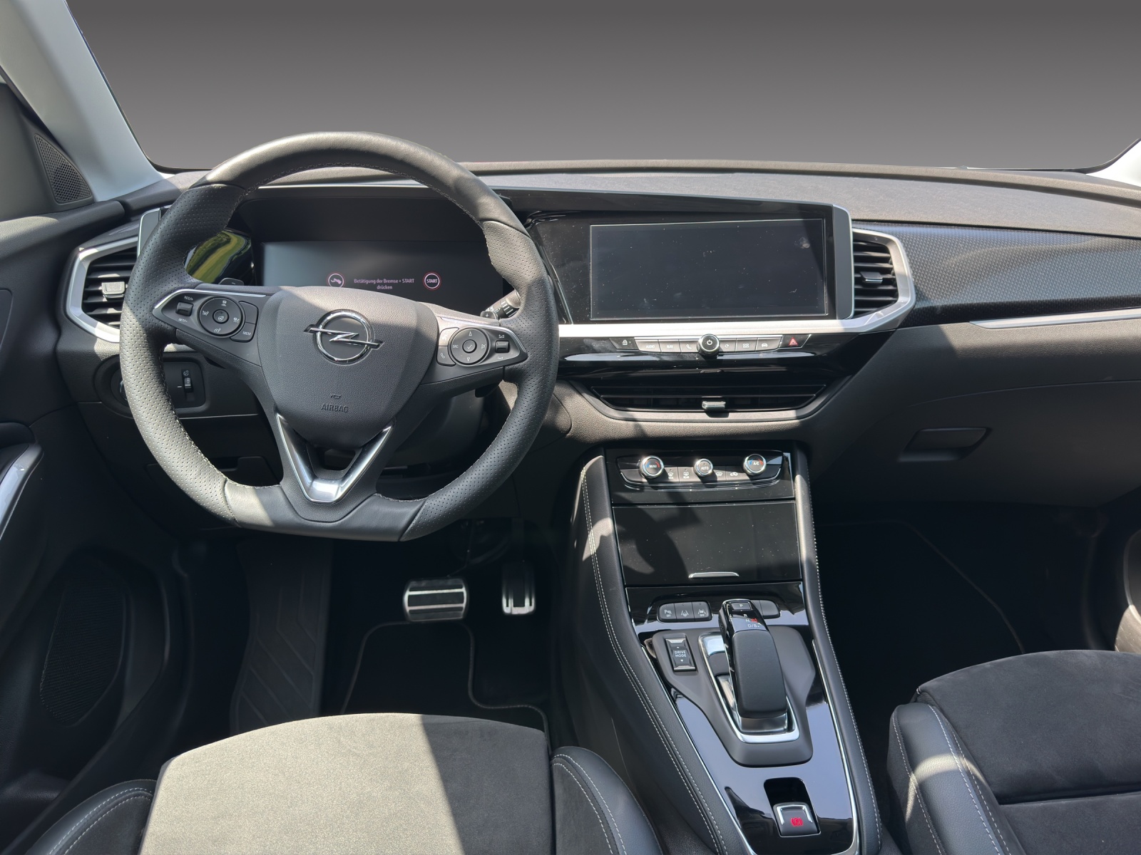 OPEL Grandland 1.6 Hybrid4 GSe Automatik-image-11
