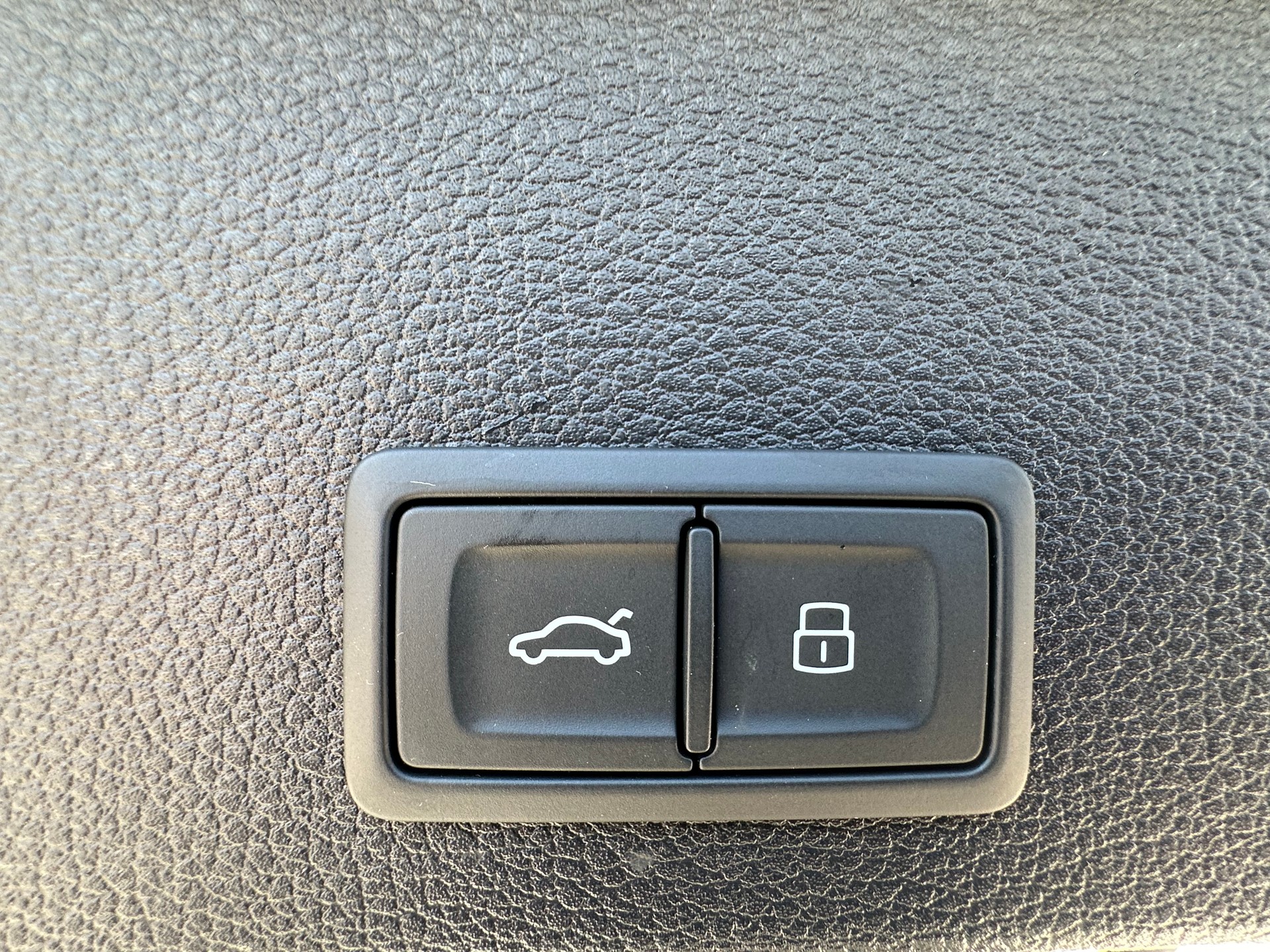 AUDI Q2 35 TFSI S line S-tronic-image-9