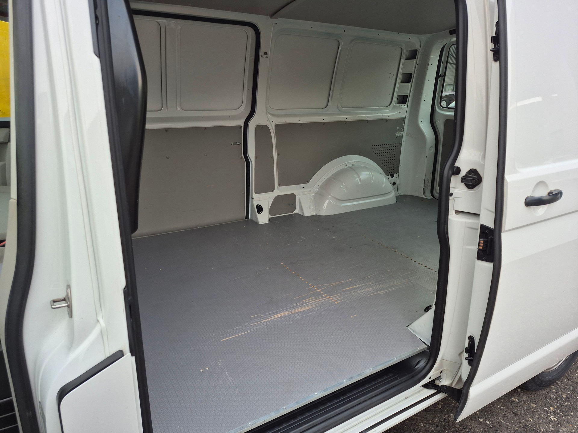 VW T6 2.0 TDI 4Motion-image-8