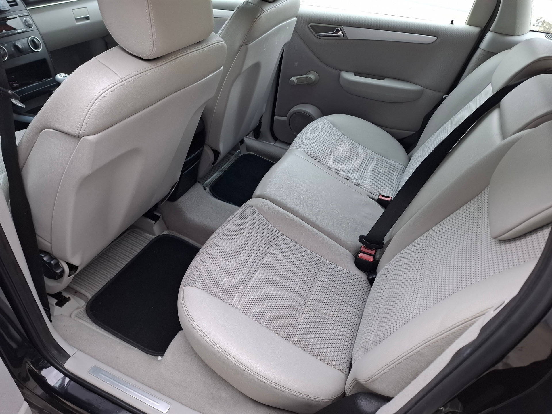 MERCEDES-BENZ B 200 CDI-image-7