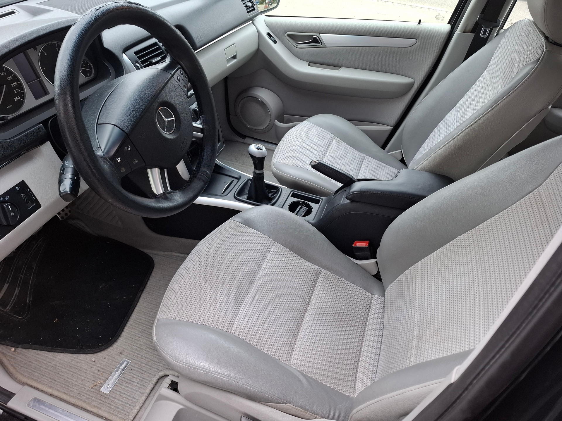 MERCEDES-BENZ B 200 CDI-image-8