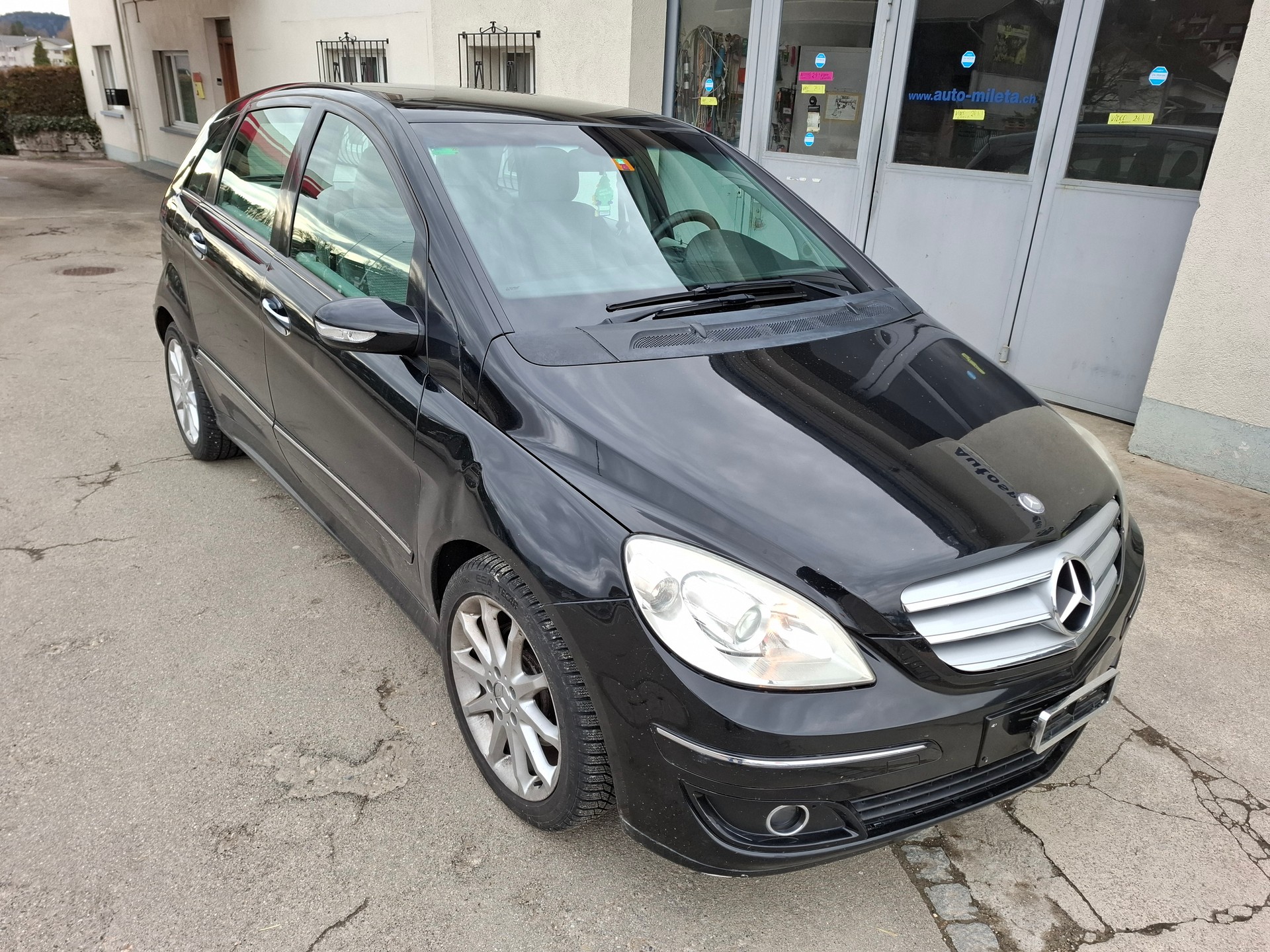 MERCEDES-BENZ B 200 CDI-image-1