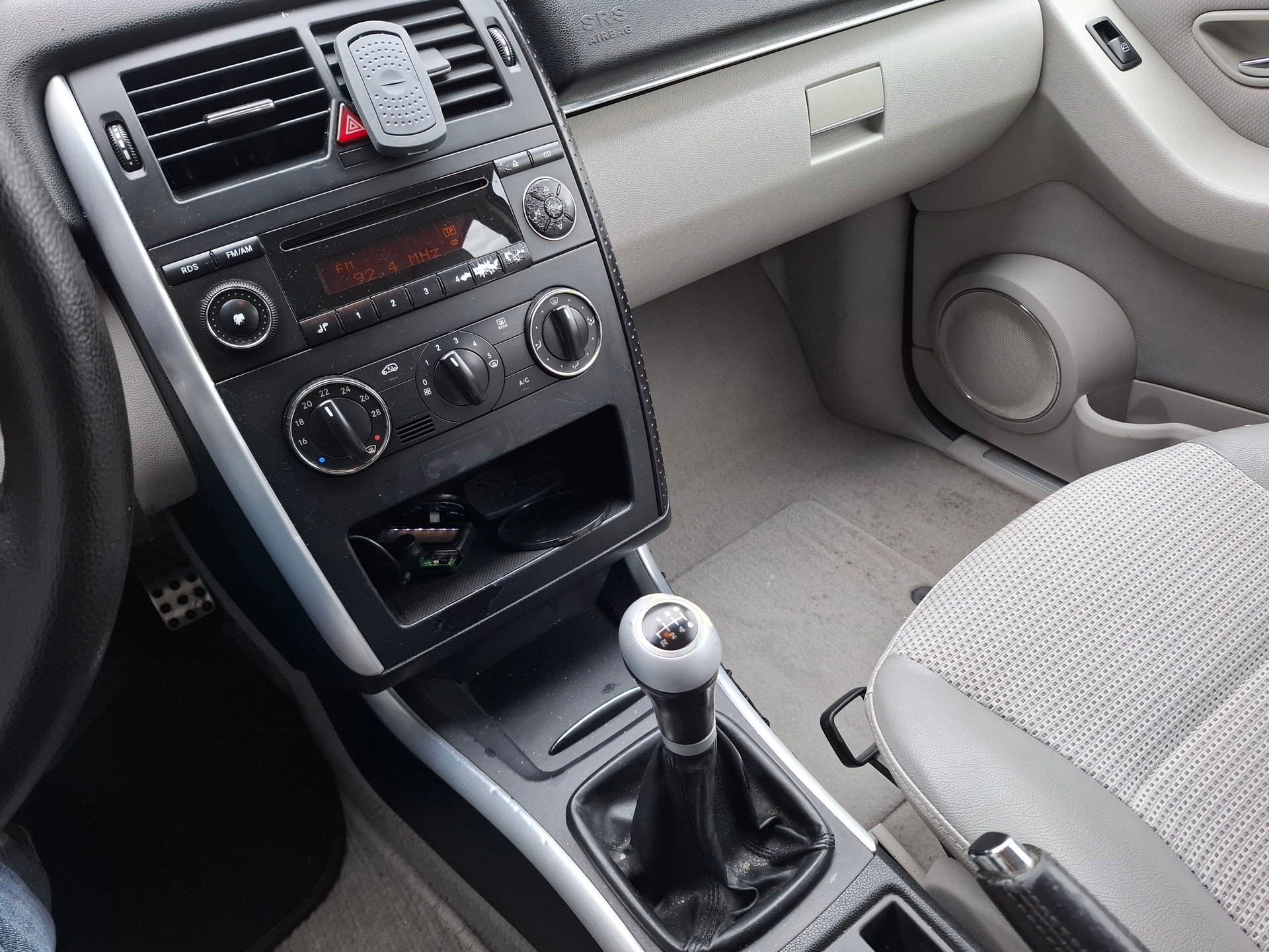 MERCEDES-BENZ B 200 CDI-image-9