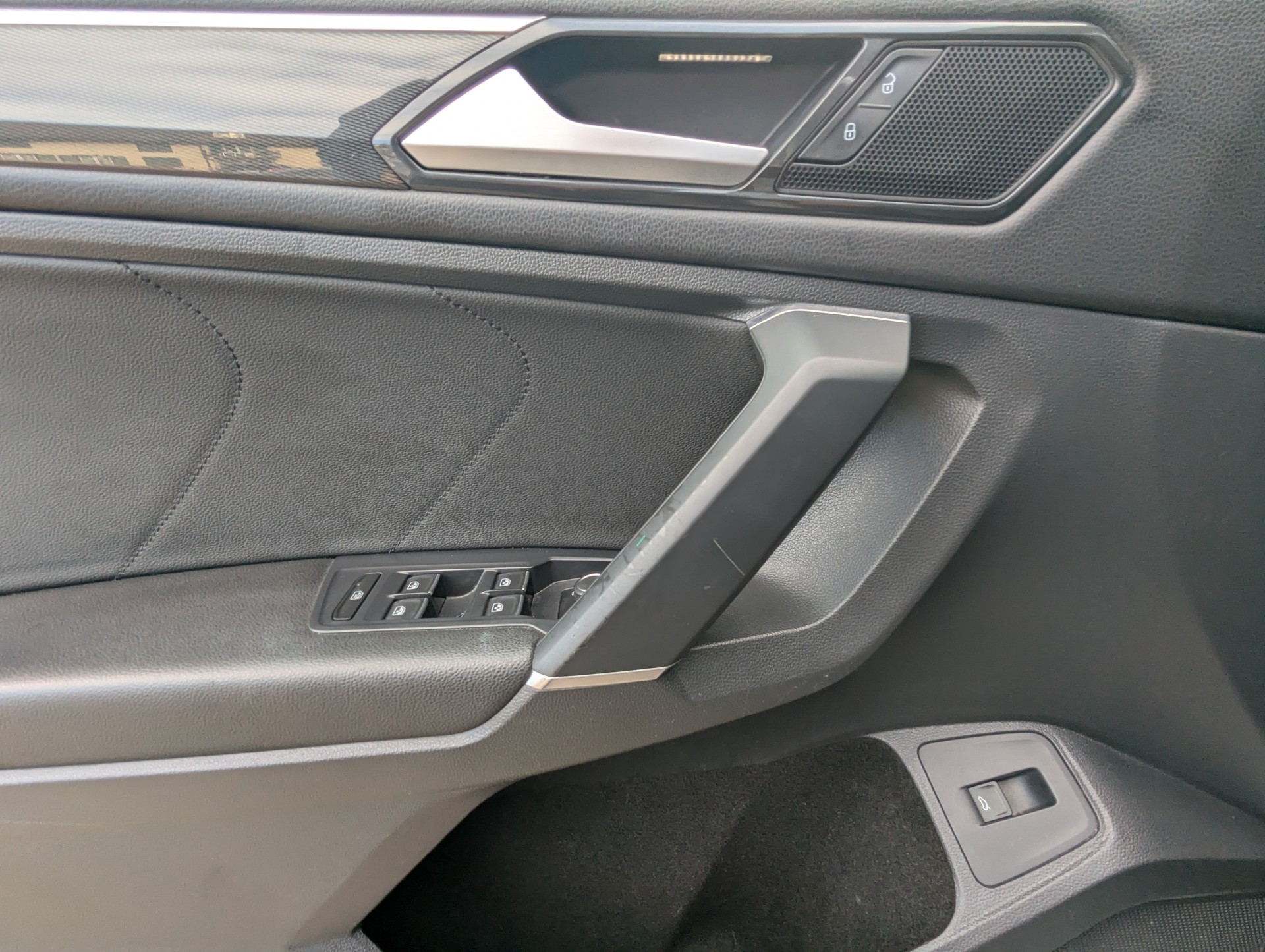 VW Tiguan Allspace 2.0 TDI SCR Highline 4Motion DSG-image-15