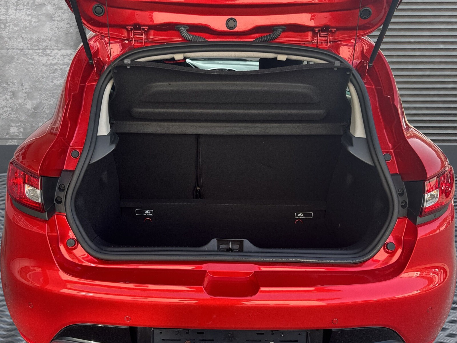 RENAULT Clio 1.6 T RS 220 Trophy EDC-image-14