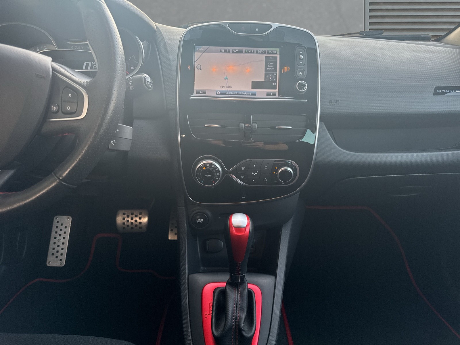 RENAULT Clio 1.6 T RS 220 Trophy EDC-image-12