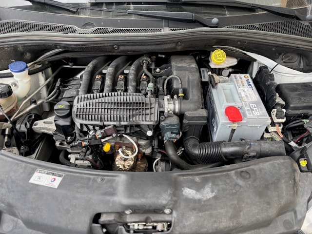 PEUGEOT 208 1.2 VTI Style-image-3