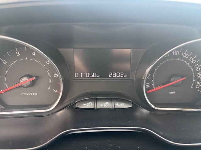 PEUGEOT 208 1.2 VTI Style-image-4