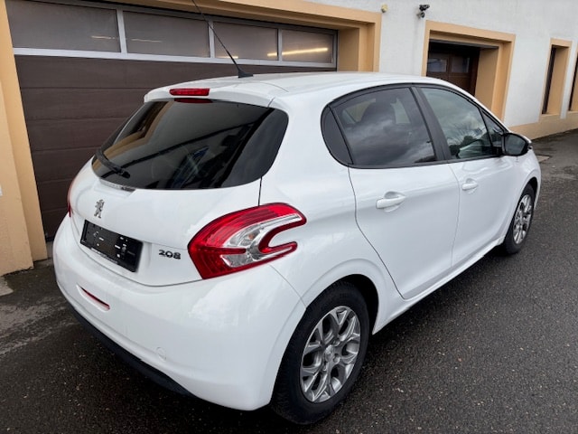 PEUGEOT 208 1.2 VTI Style-image-1
