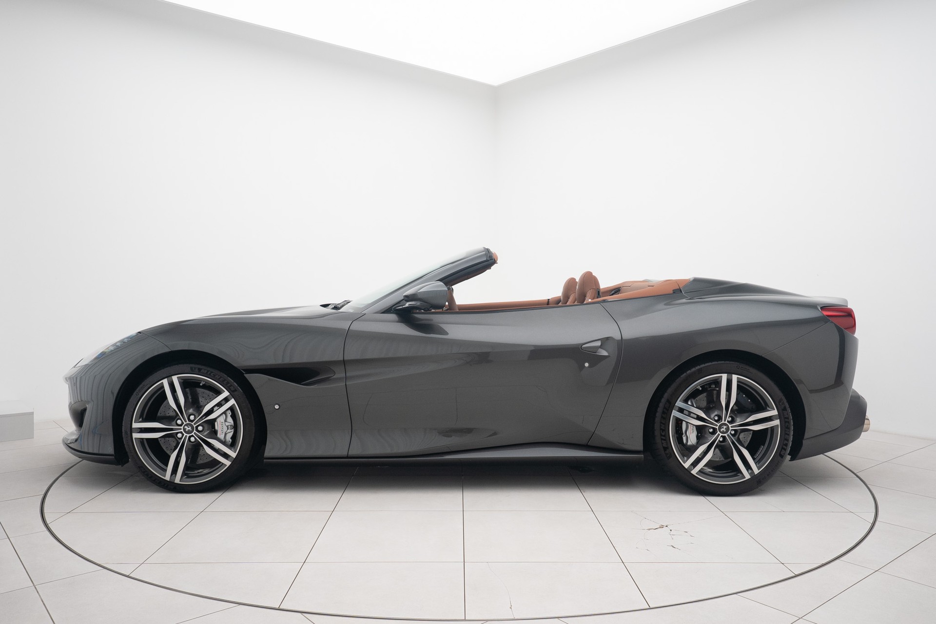 FERRARI Portofino 3.9 V8 T-showroom-element-1