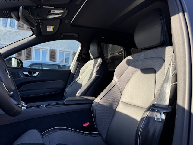 VOLVO XC60 2.0 B5 MH Plus Black Edition AWD-image-8