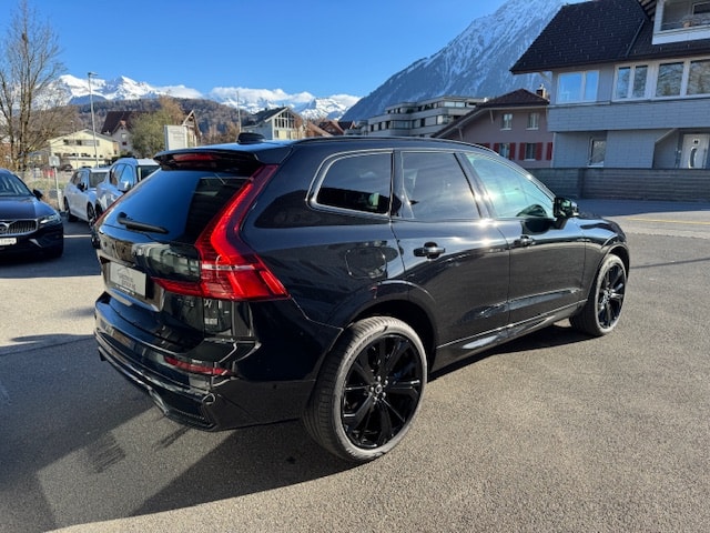 VOLVO XC60 2.0 B5 MH Plus Black Edition AWD-image-2