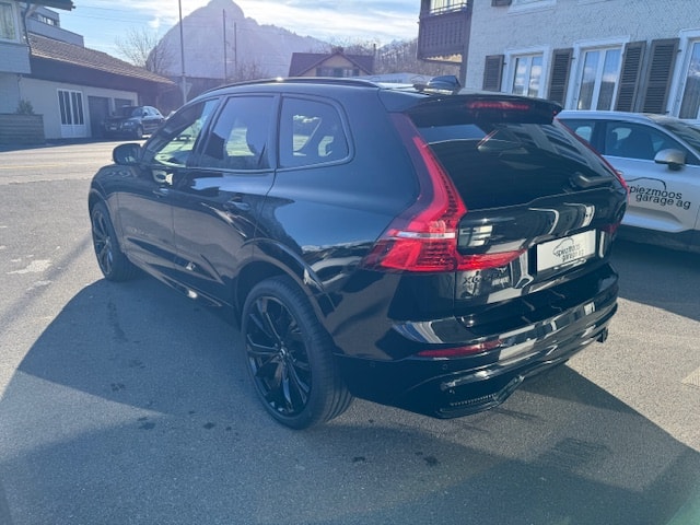 VOLVO XC60 2.0 B5 MH Plus Black Edition AWD-image-3