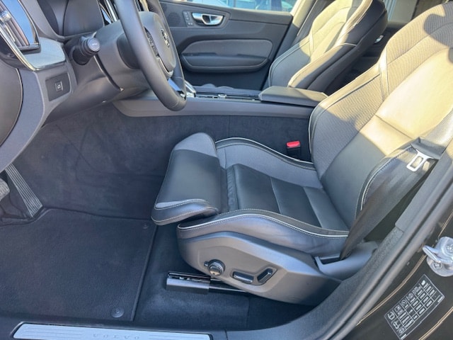 VOLVO XC60 2.0 B5 MH Plus Black Edition AWD-image-7