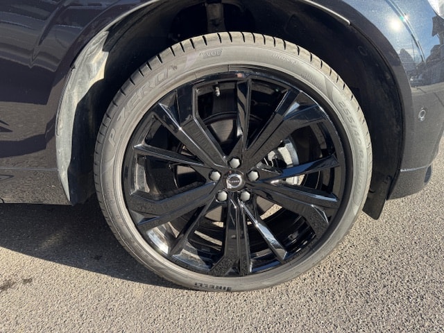 VOLVO XC60 2.0 B5 MH Plus Black Edition AWD-image-13