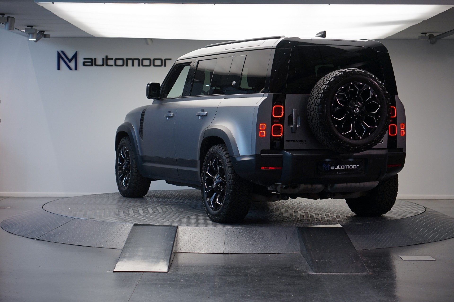 LAND ROVER Defender 110 3.0 D I6 300 HSE AWD AT8 *Fuel Offroad Felgen* *CH-Fahrzeug* *Approved Garantie*-image-6