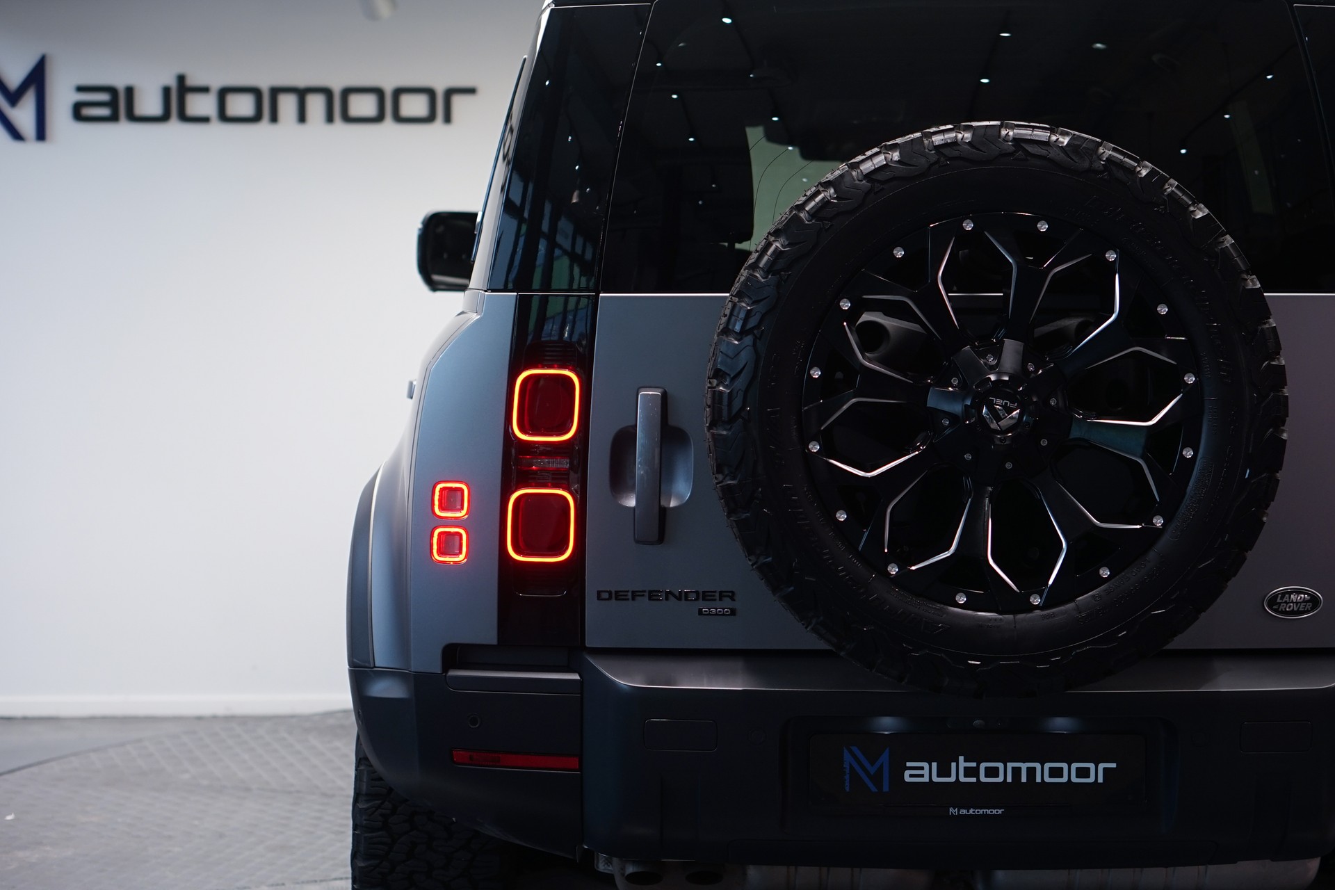 LAND ROVER Defender 110 3.0 D I6 300 HSE AWD AT8 *Fuel Offroad Felgen* *CH-Fahrzeug* *Approved Garantie*-image-10
