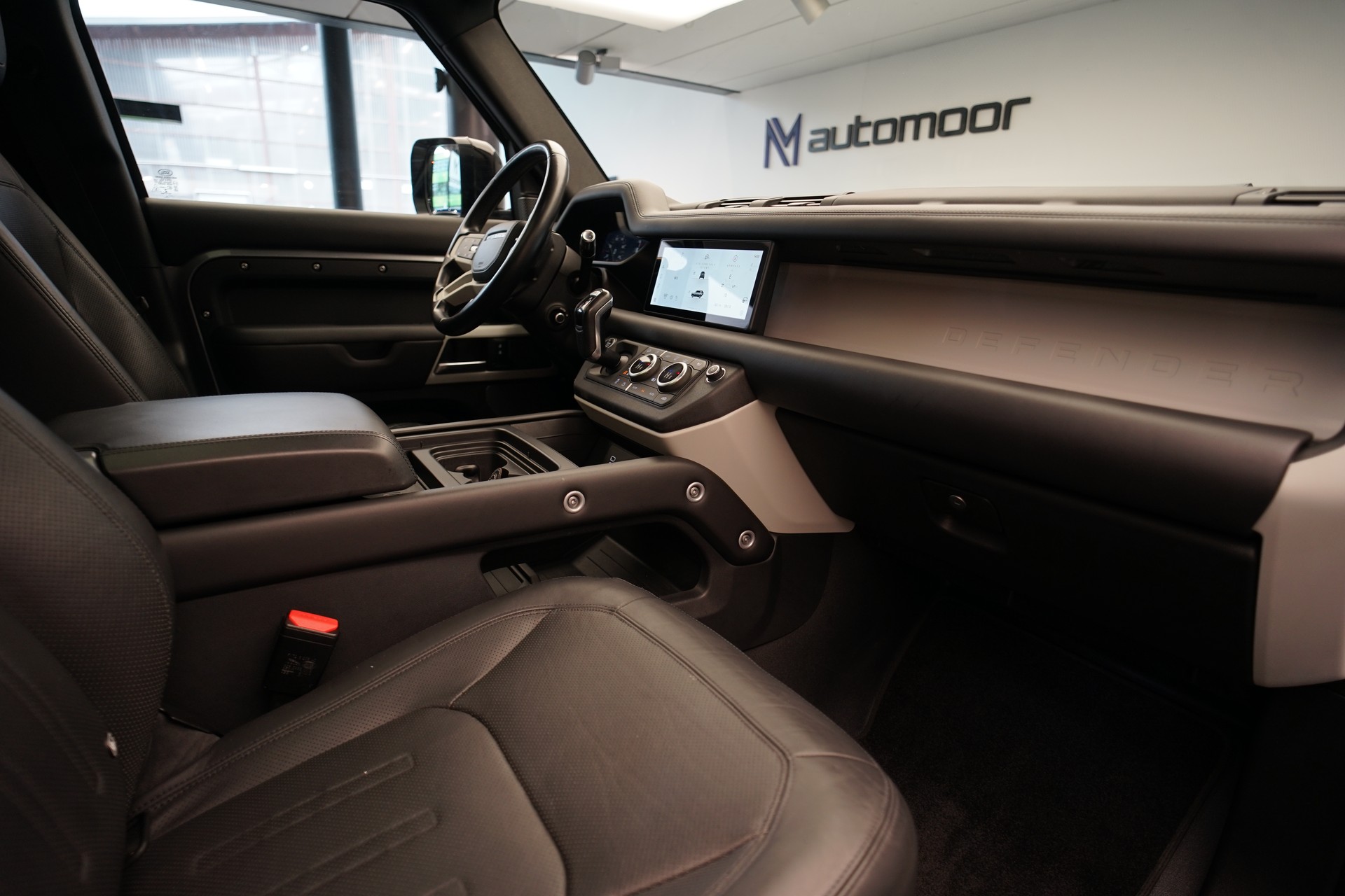 LAND ROVER Defender 110 3.0 D I6 300 HSE AWD AT8 *Fuel Offroad Felgen* *CH-Fahrzeug* *Approved Garantie*-image-14