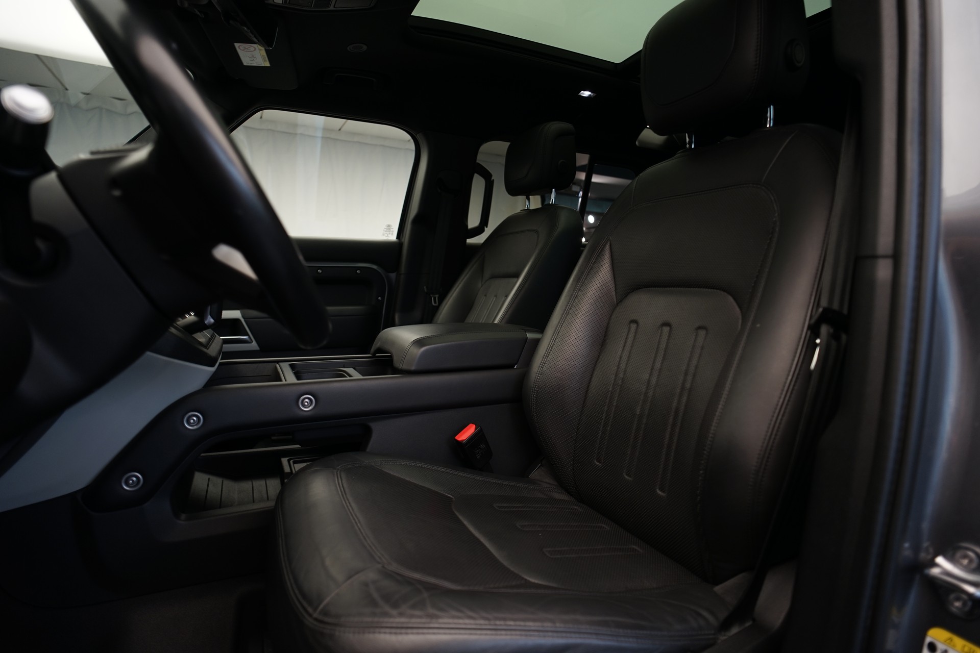 LAND ROVER Defender 110 3.0 D I6 300 HSE AWD AT8 *Fuel Offroad Felgen* *CH-Fahrzeug* *Approved Garantie*-image-15