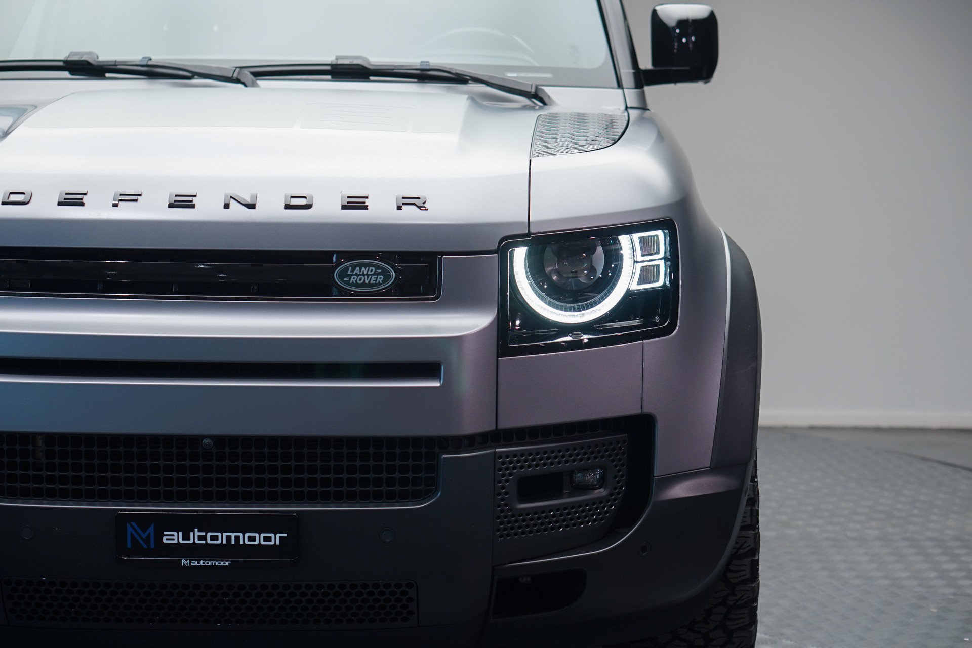 LAND ROVER Defender 110 3.0 D I6 300 HSE AWD AT8 *Fuel Offroad Felgen* *CH-Fahrzeug* *Approved Garantie*-image-9