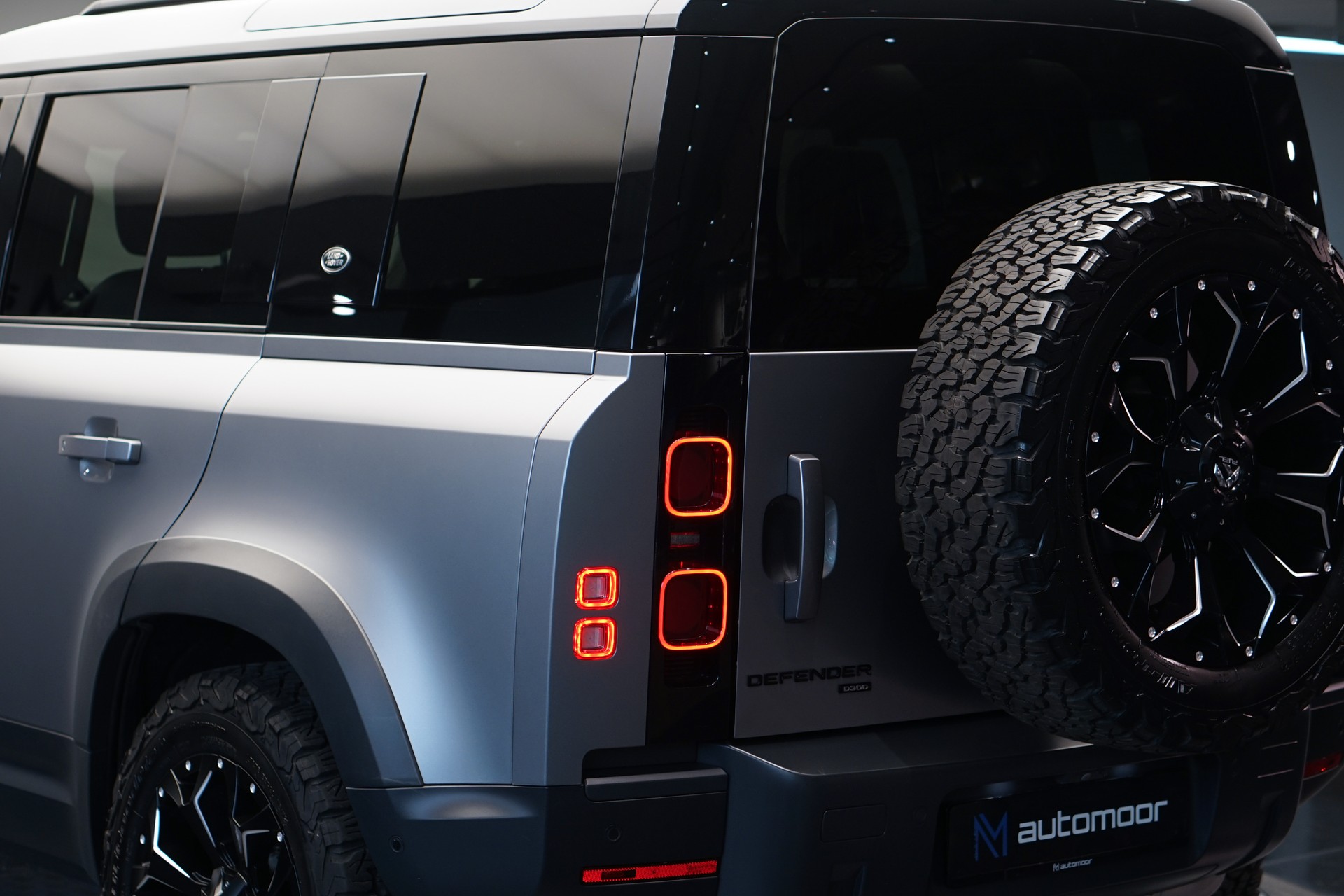 LAND ROVER Defender 110 3.0 D I6 300 HSE AWD AT8 *Fuel Offroad Felgen* *CH-Fahrzeug* *Approved Garantie*-image-37