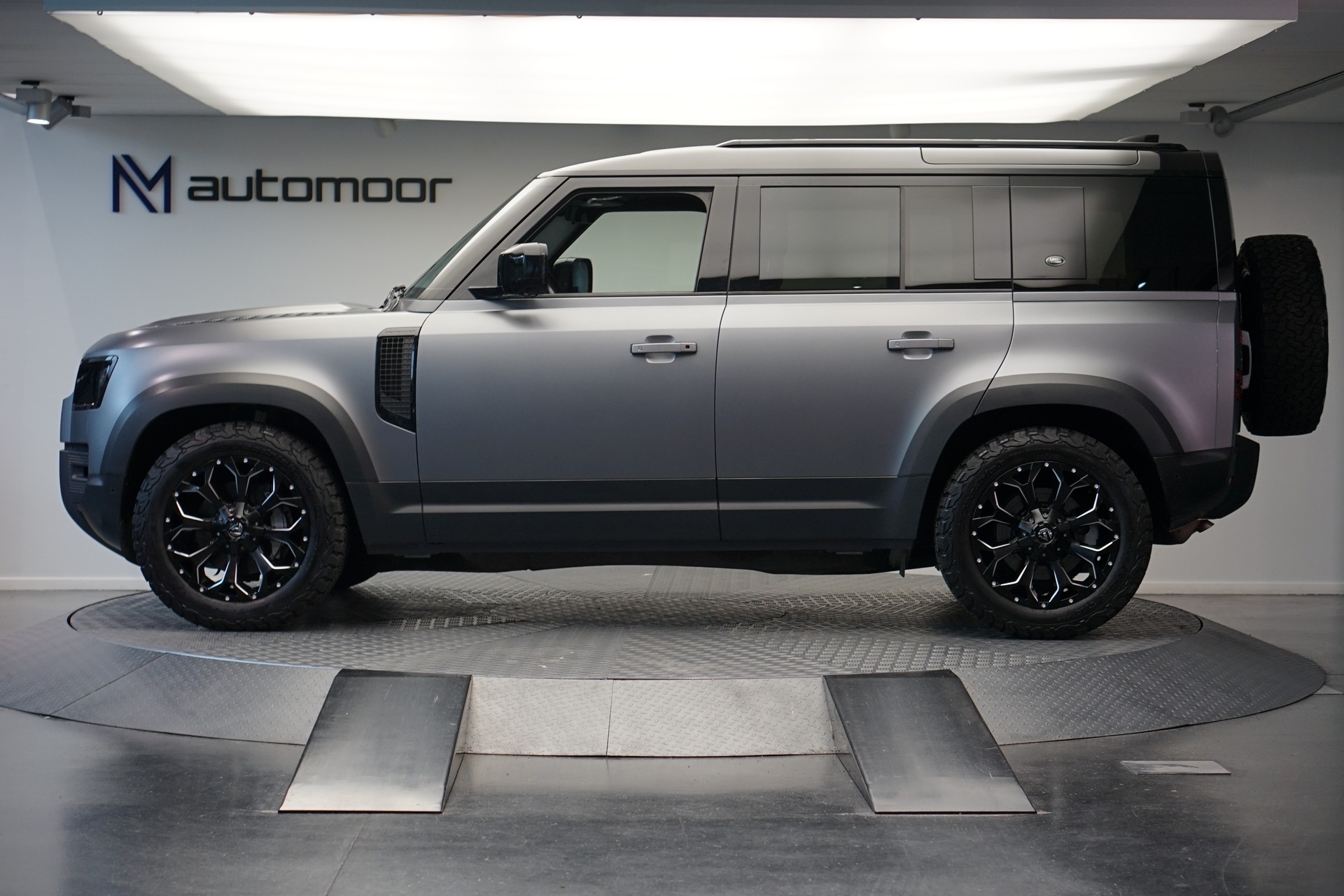 LAND ROVER Defender 110 3.0 D I6 300 HSE AWD AT8 *Fuel Offroad Felgen* *CH-Fahrzeug* *Approved Garantie*-image-7