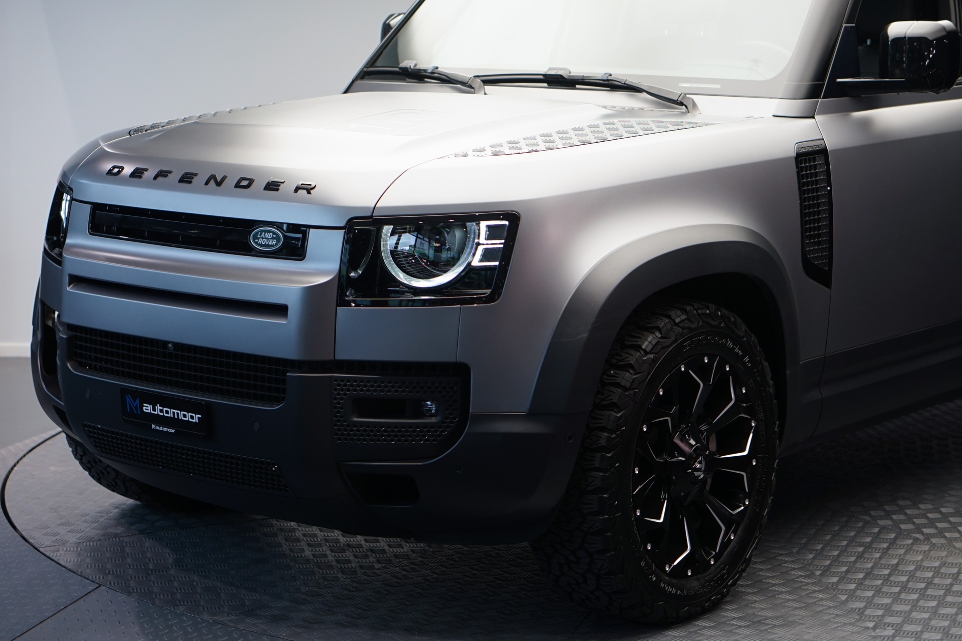 LAND ROVER Defender 110 3.0 D I6 300 HSE AWD AT8 *Fuel Offroad Felgen* *CH-Fahrzeug* *Approved Garantie*-image-35
