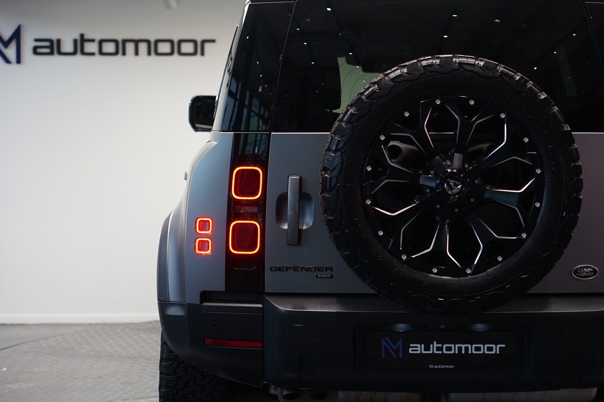 LAND ROVER Defender 110 3.0 D I6 300 HSE AWD AT8 *Fuel Offroad Felgen* *CH-Fahrzeug* *Approved Garantie*-image-10