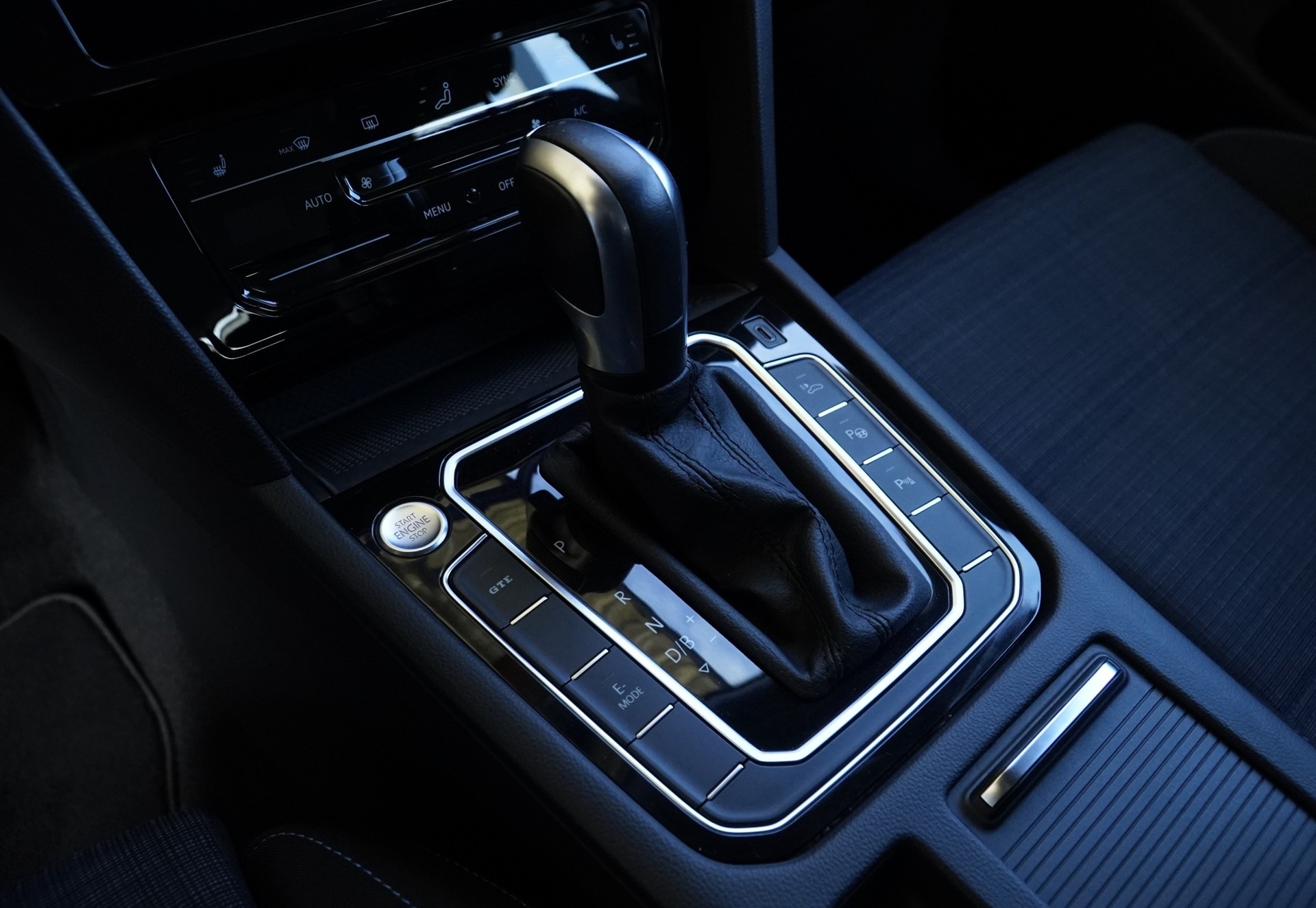 VW Passat Variant 1.4 TSI GTE Hybrid DSG *CH Fahrzeug*-image-9