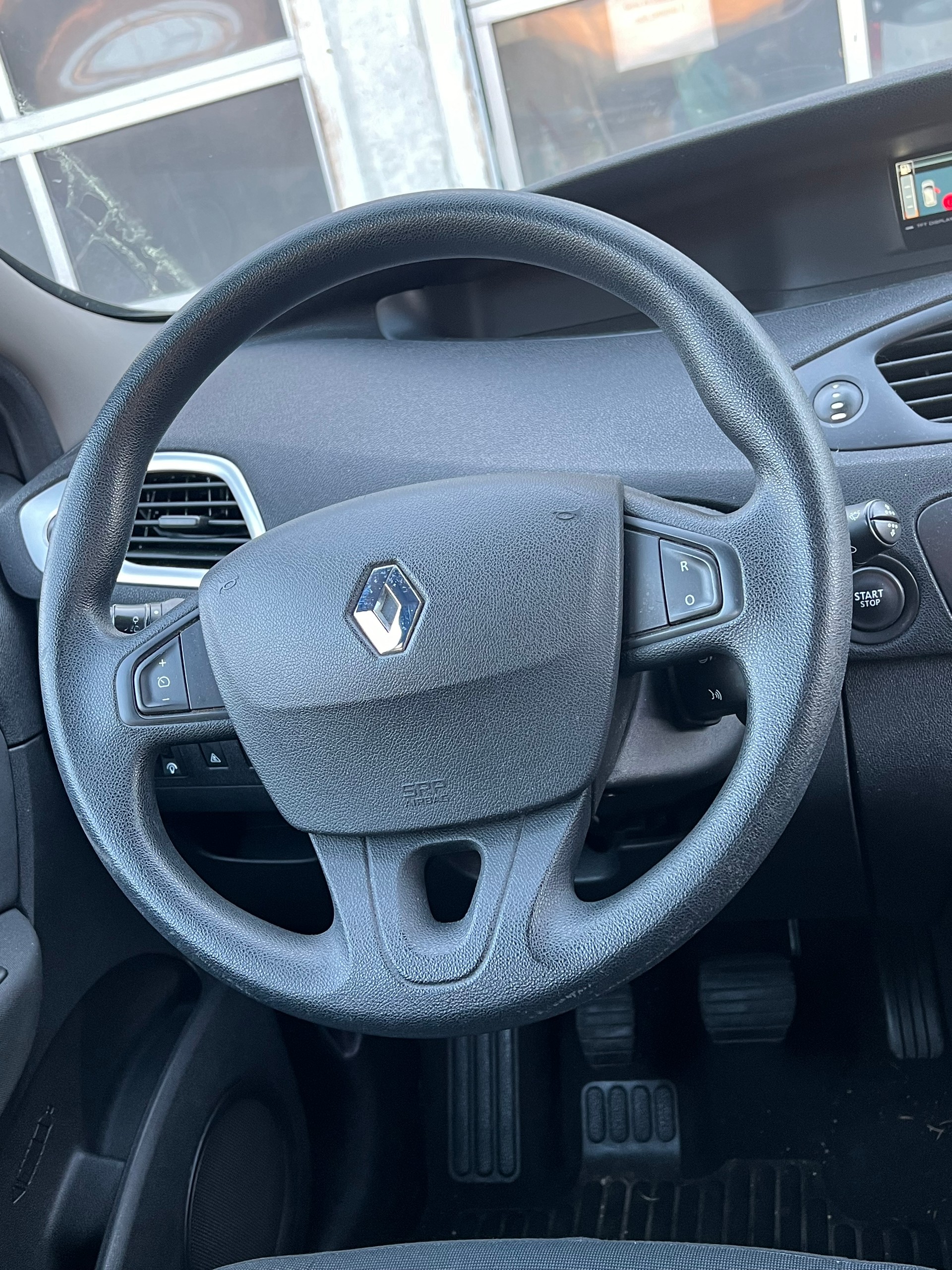RENAULT Scénic 1.5 dCi Expression-image-8