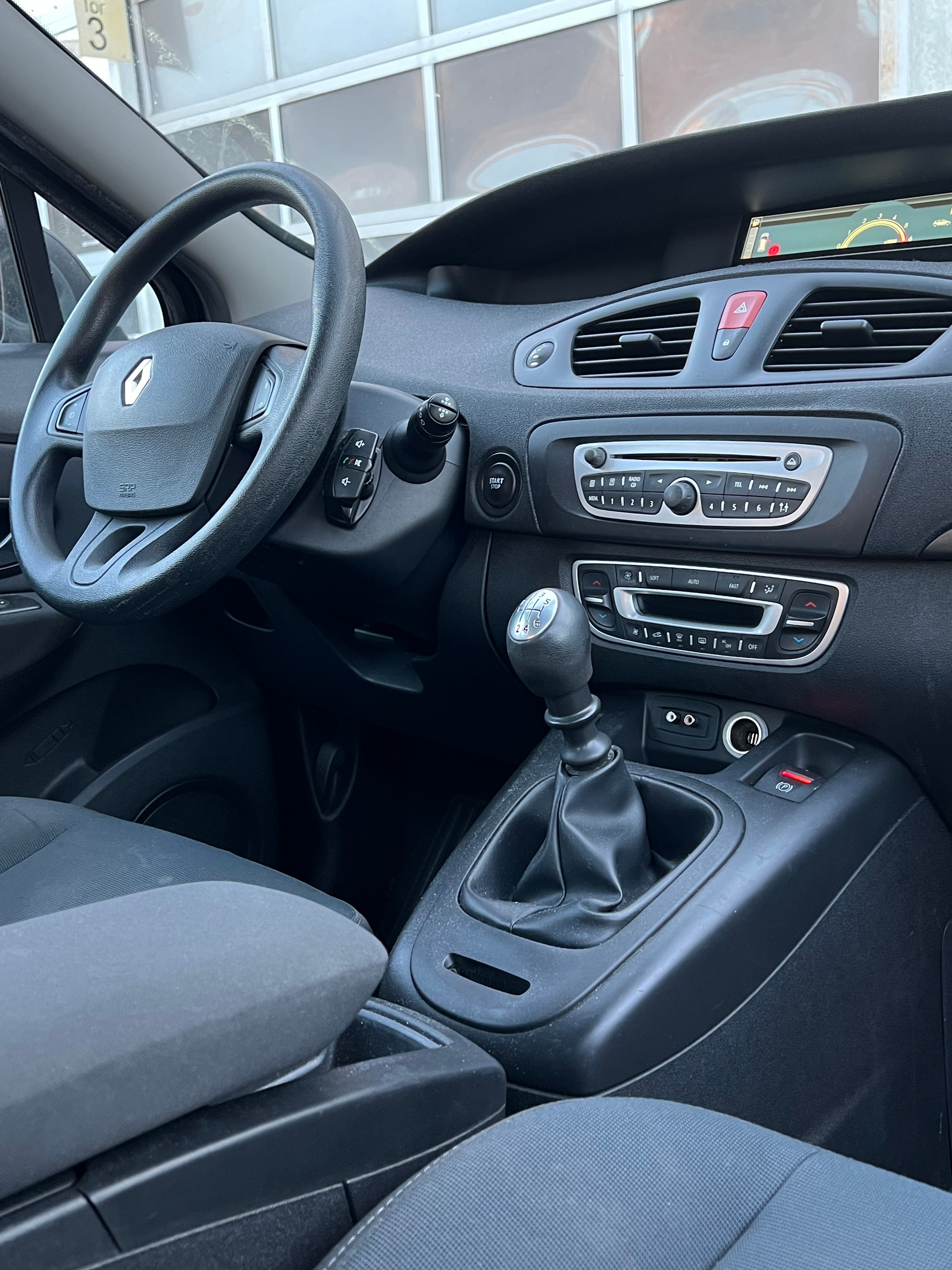 RENAULT Scénic 1.5 dCi Expression-image-5