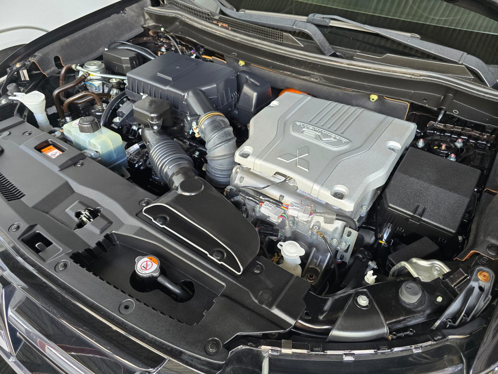 MITSUBISHI Outlander 2.4 PHEV Diamond S-Edition 4WD Automatic-image-29