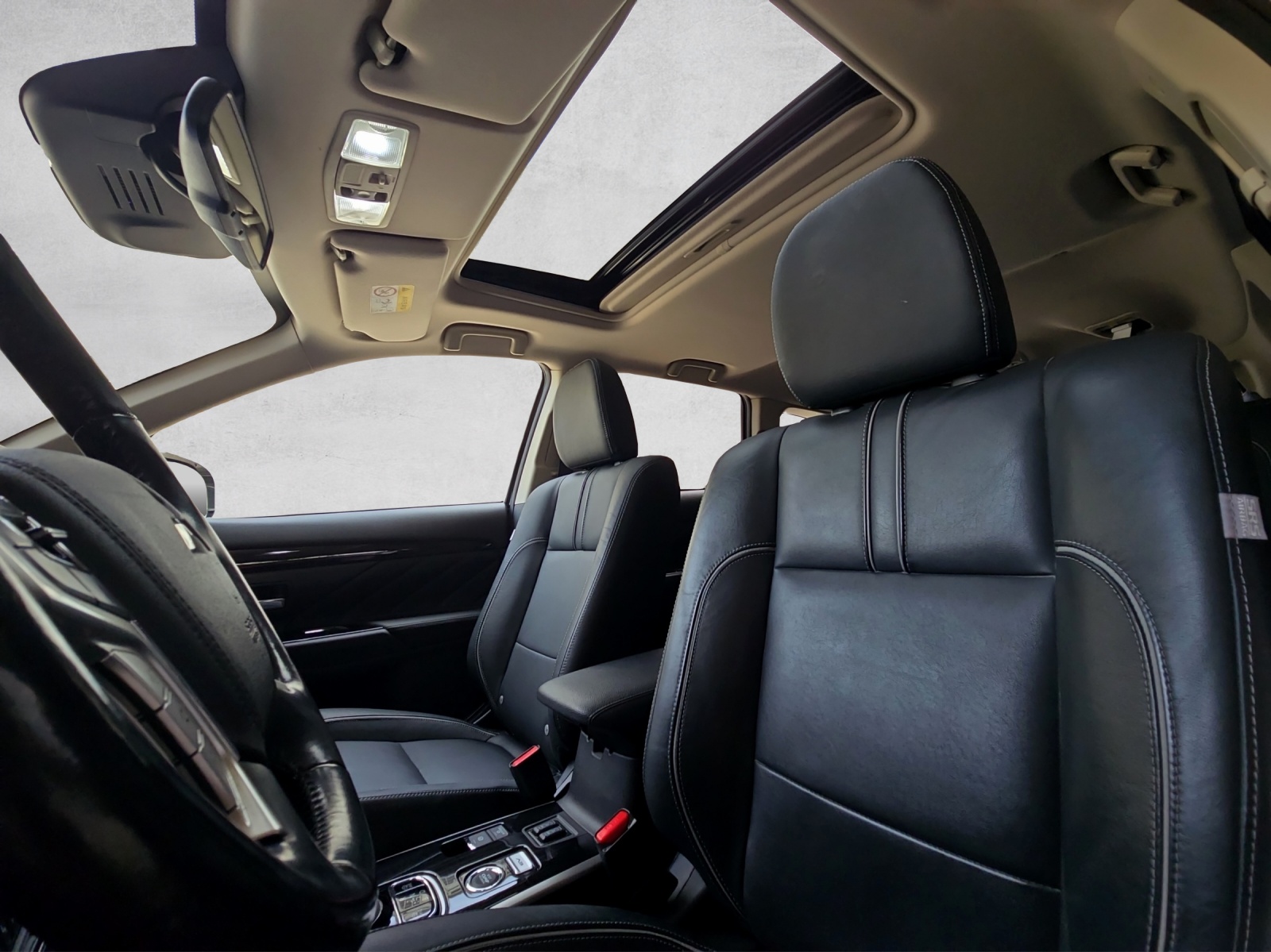 MITSUBISHI Outlander 2.4 PHEV Diamond S-Edition 4WD Automatic-image-8