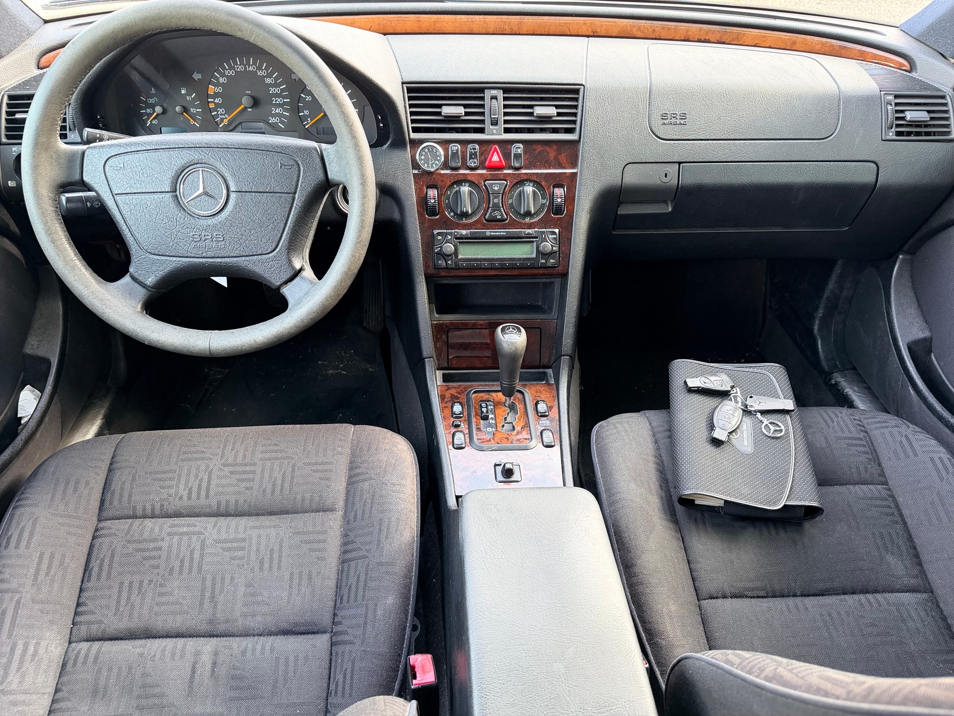 MERCEDES-BENZ C 240 Classic Selection-image-10
