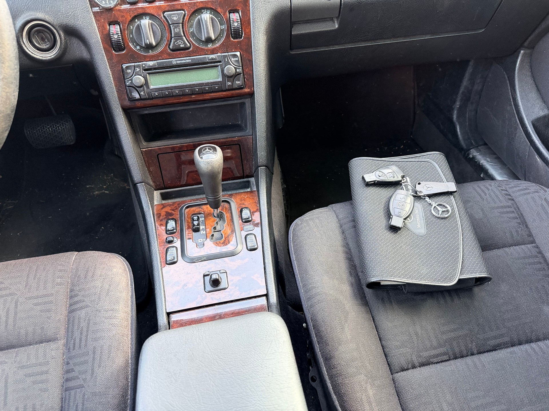 MERCEDES-BENZ C 240 Classic Selection-image-11