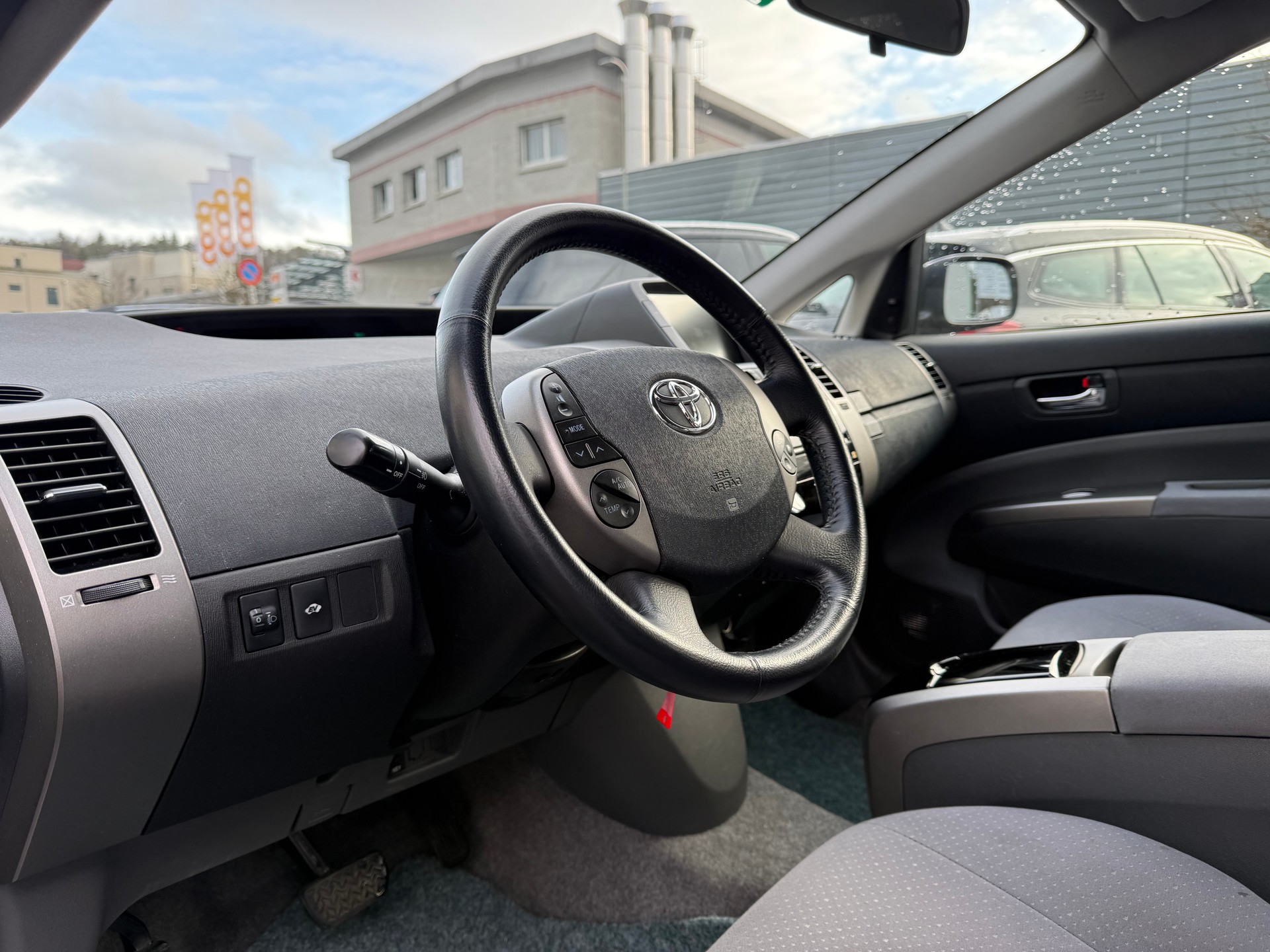 TOYOTA Prius 1.5 16V Hybrid-image-7