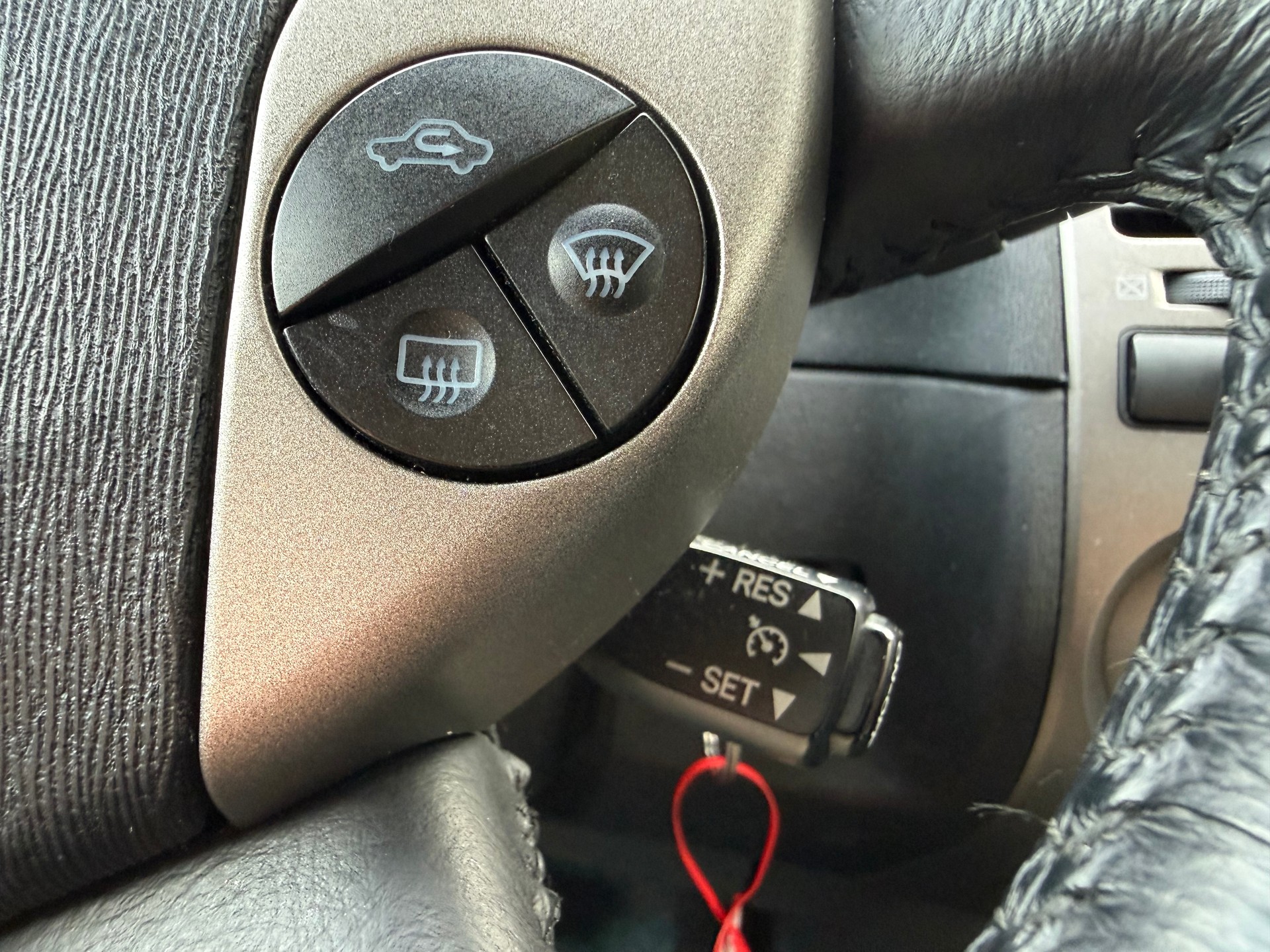 TOYOTA Prius 1.5 16V Hybrid-image-10