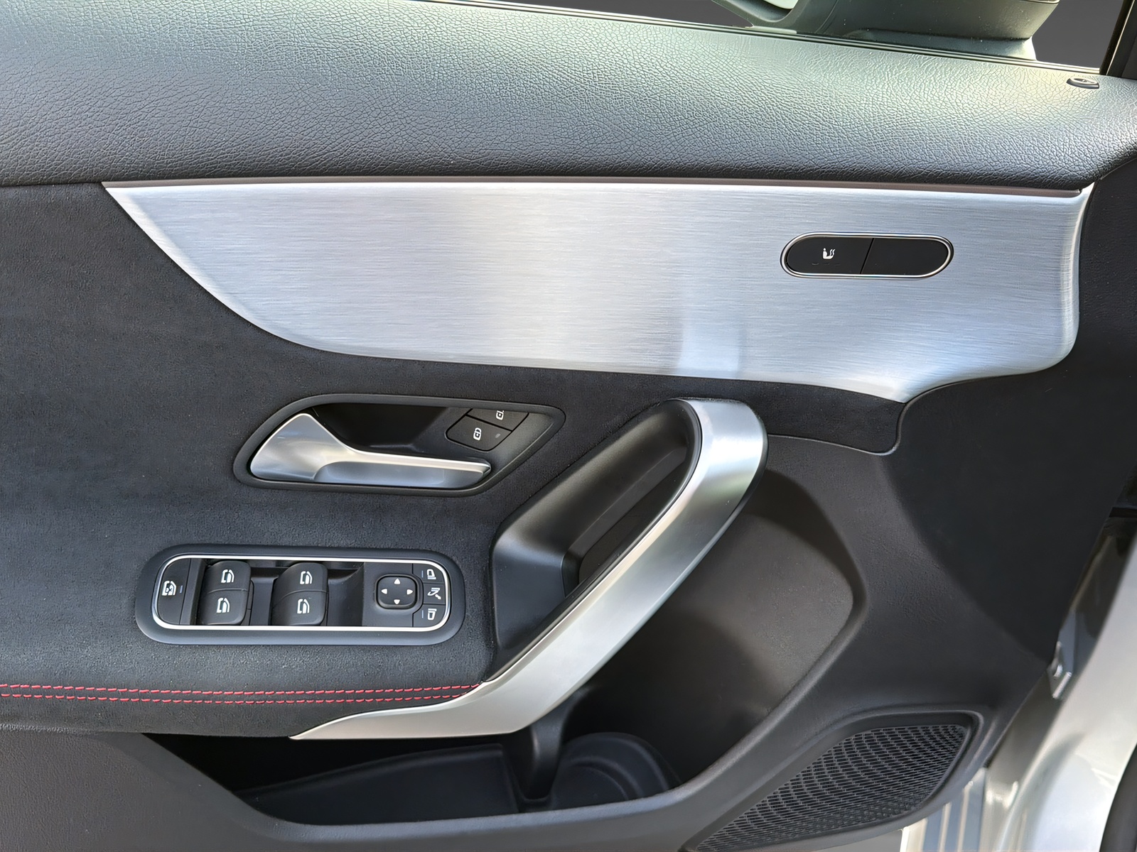 MERCEDES-BENZ A 250 4Matic AMG-Line-image-10