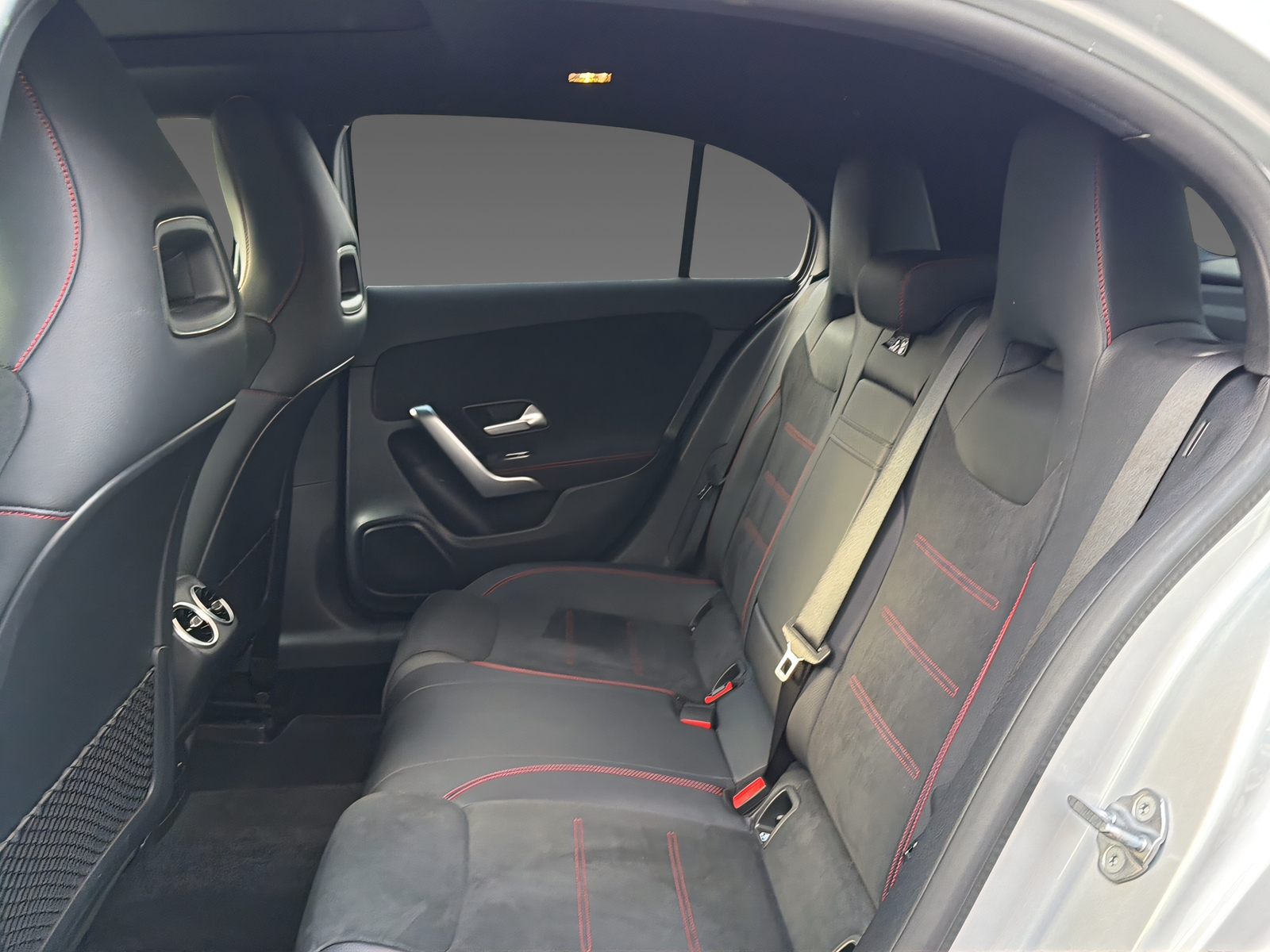 MERCEDES-BENZ A 250 4Matic AMG-Line-image-8