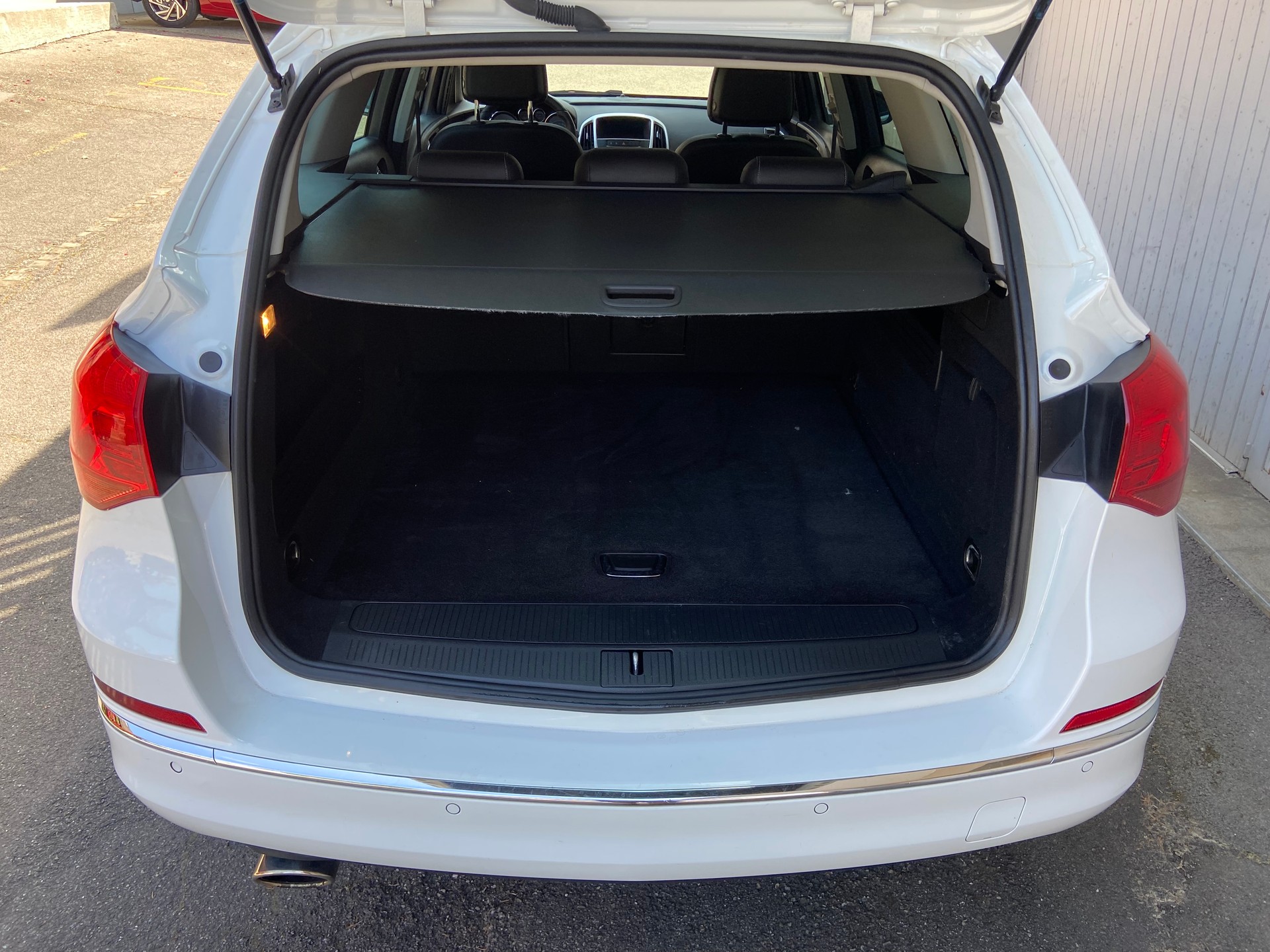 OPEL Astra SportsTourer 1.4i 16V Turbo Drive Automatik-image-6