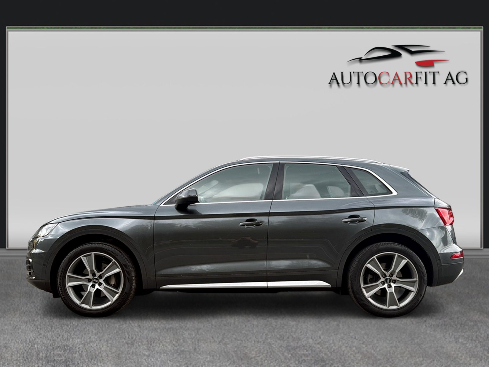 AUDI Q5 2.0 TFSI sport quattro S-tronic-showroom-element-3