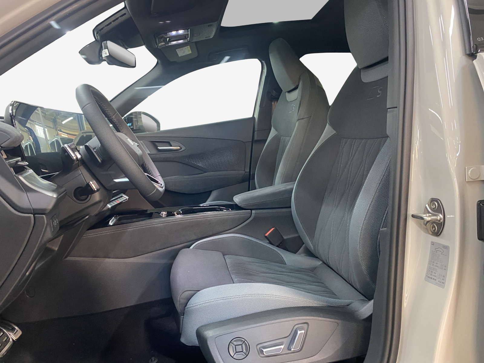 AUDI Q3 Sportback TFSI quattro 195 kW S tronic-image-7