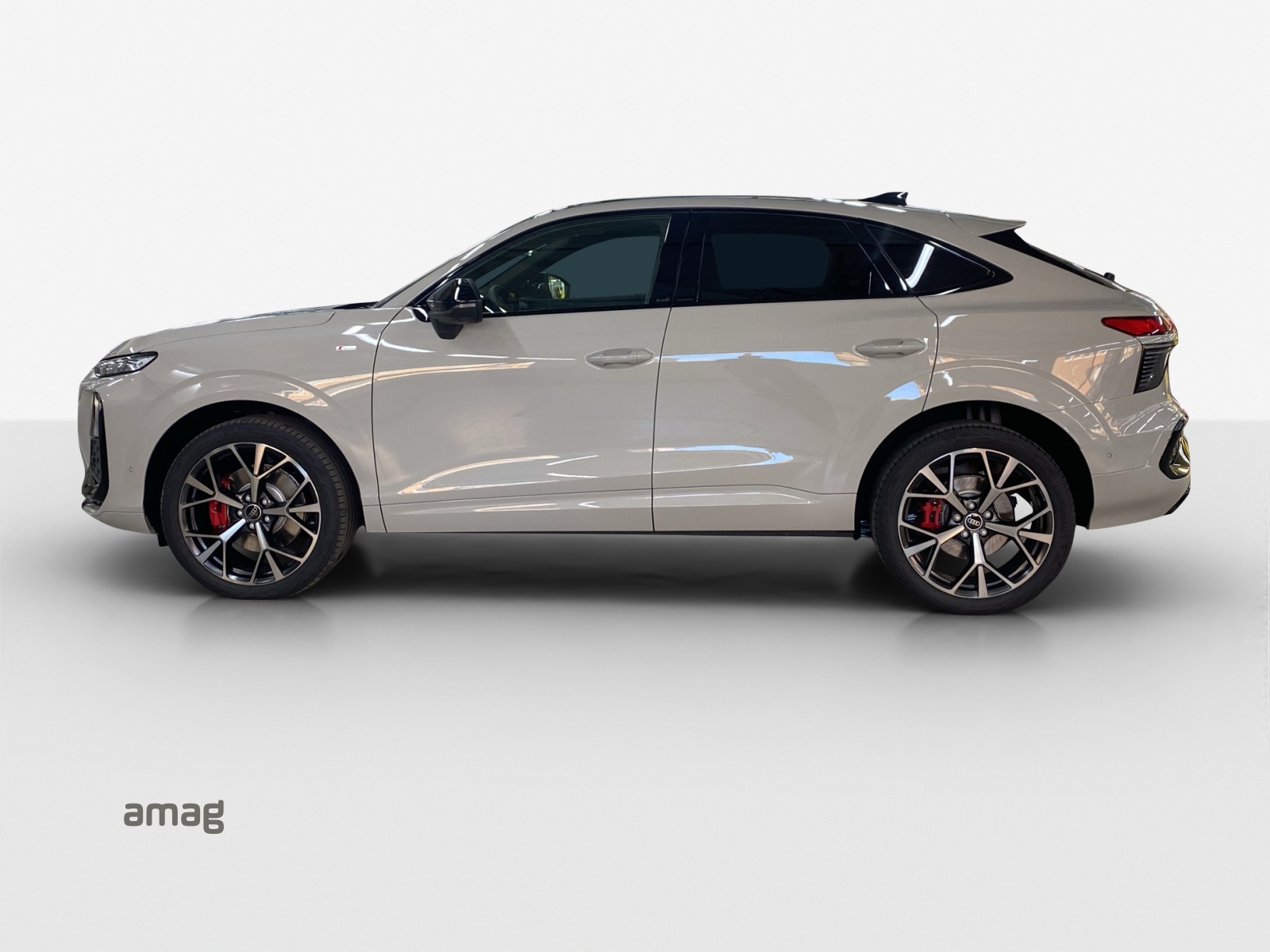 AUDI Q3 Sportback TFSI quattro 195 kW S tronic-showroom-element-1