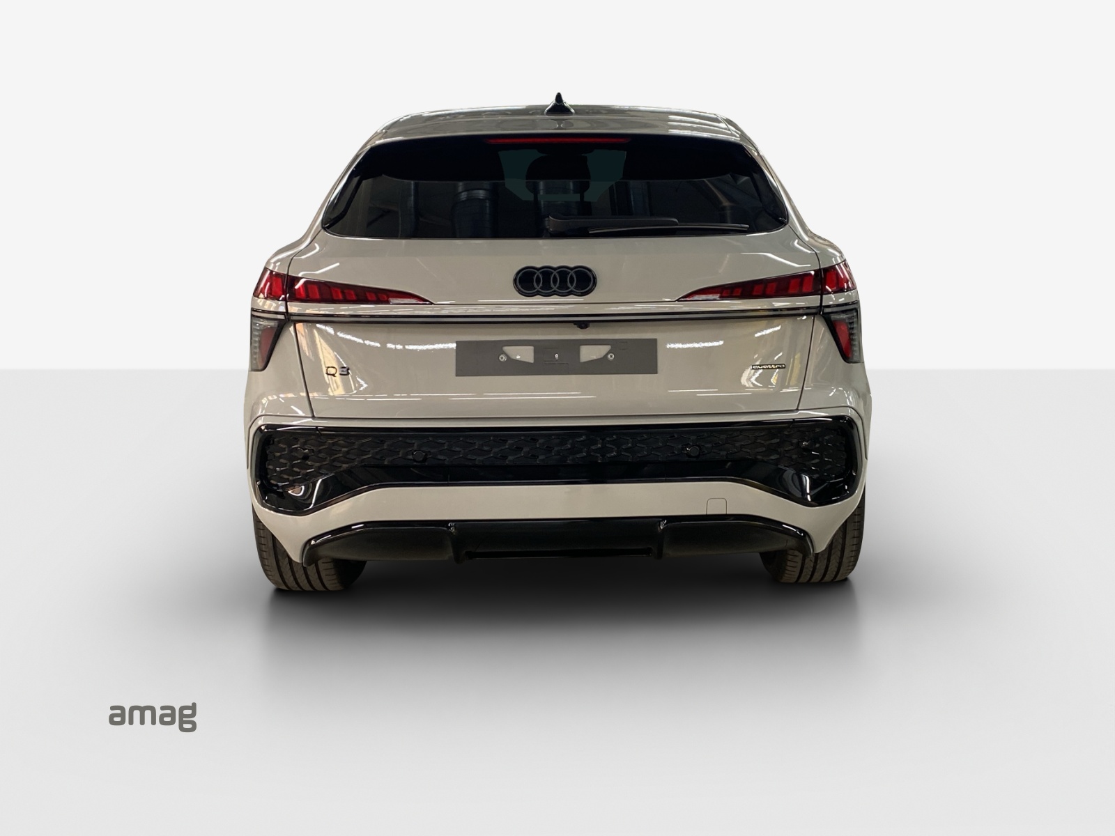 AUDI Q3 Sportback TFSI quattro 195 kW S tronic-showroom-element-3