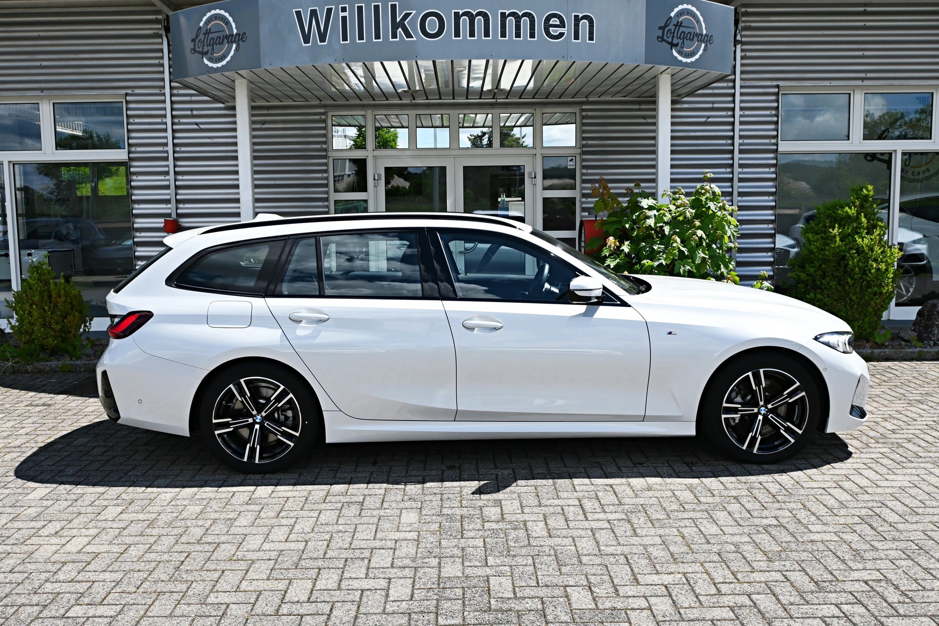 BMW 330i Touring xDrive Steptronic M Sport Automat 4X4-image-5